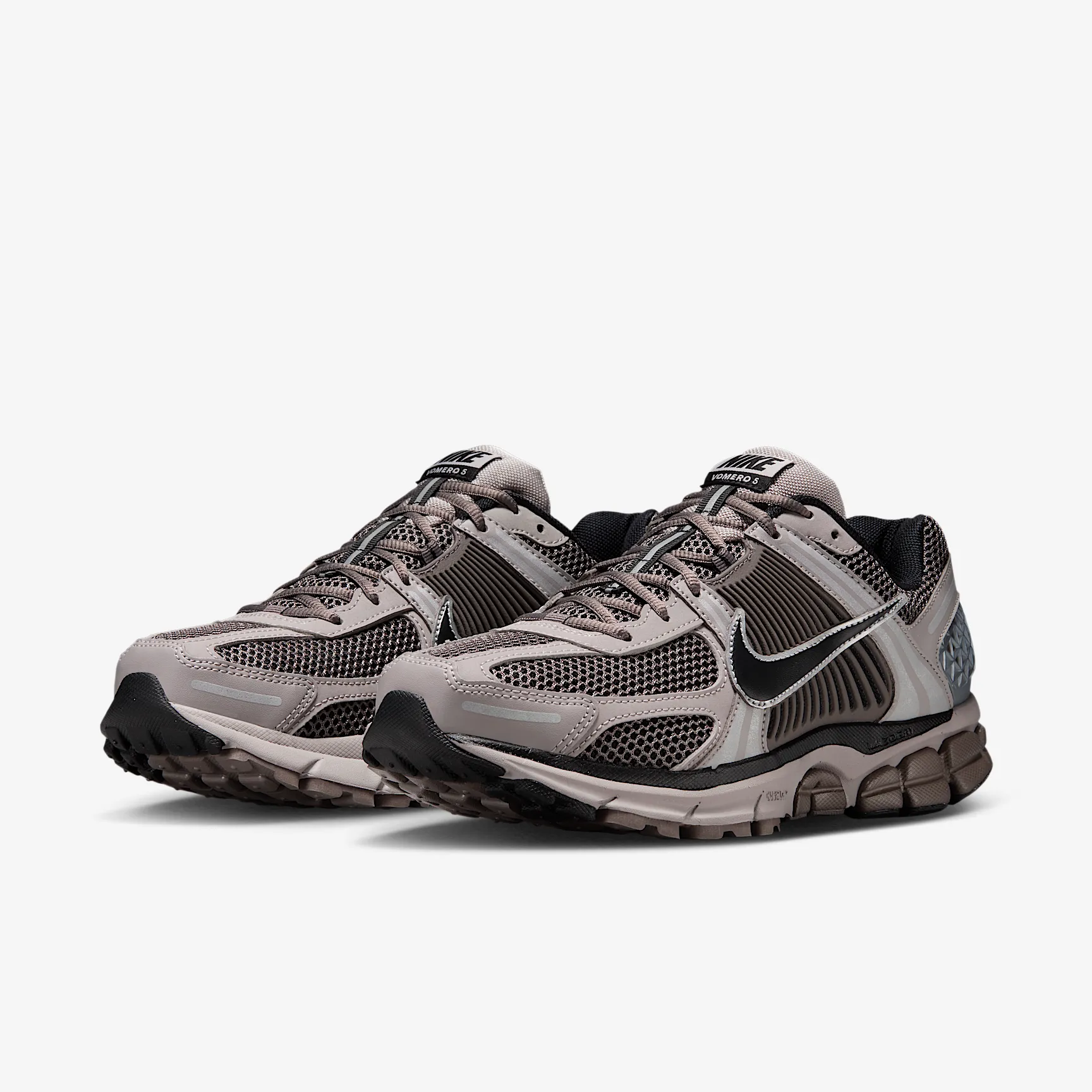 807B7B_Nike-Zoom-Vomero-5_COLLEGE-GREY-CAVE-STONE_FB9149-005_img4