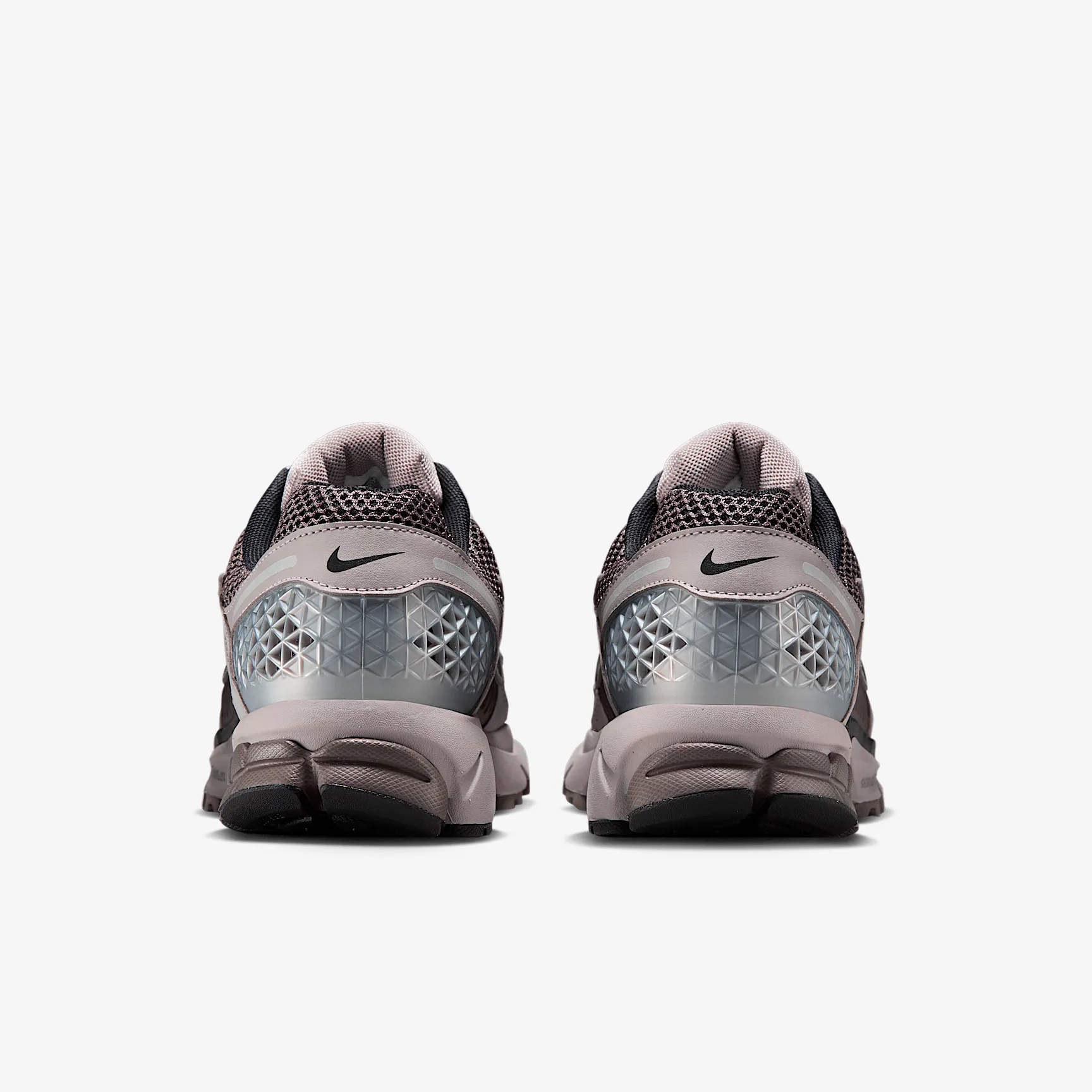 807B7B_Nike-Zoom-Vomero-5_COLLEGE-GREY-CAVE-STONE_FB9149-005_img5
