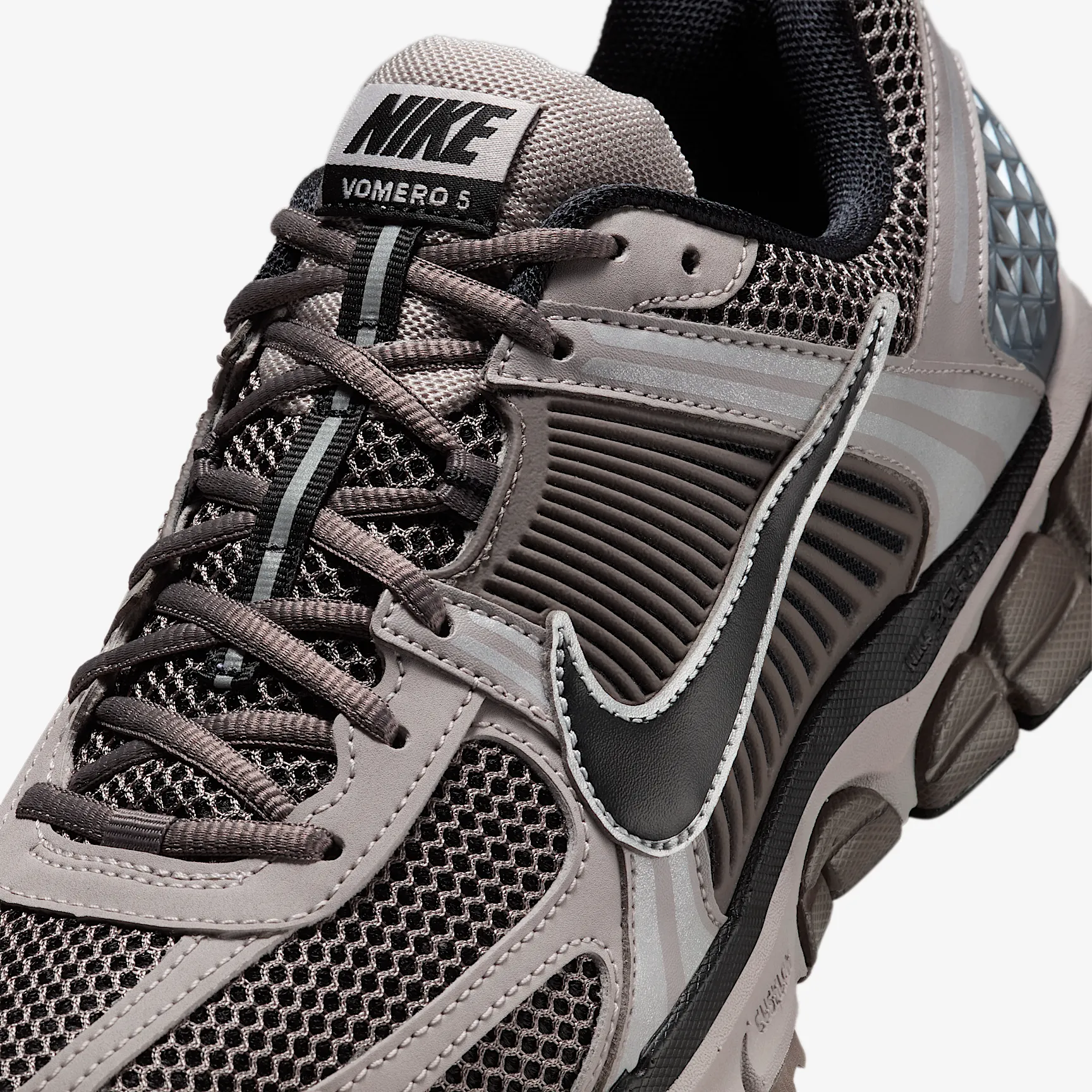 807B7B_Nike-Zoom-Vomero-5_COLLEGE-GREY-CAVE-STONE_FB9149-005_img6