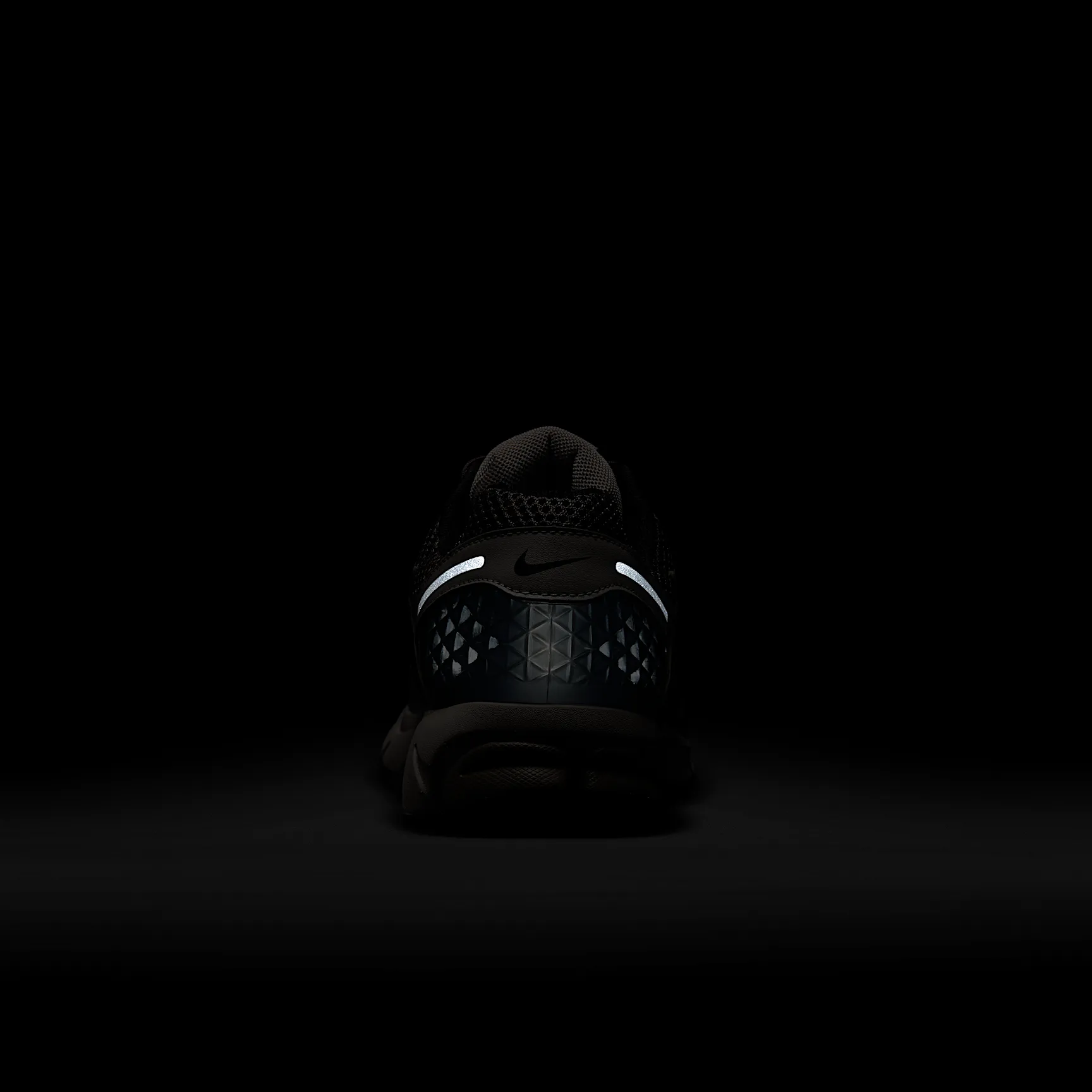 807B7B_Nike-Zoom-Vomero-5_COLLEGE-GREY-CAVE-STONE_FB9149-005_img9