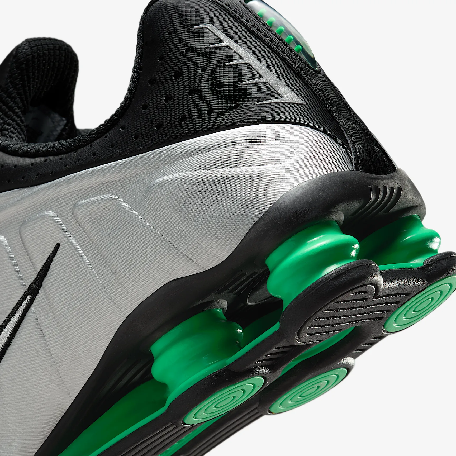 056739_Nike-Shox-R4_SILVER-GREEN_HQ1988-006_img7