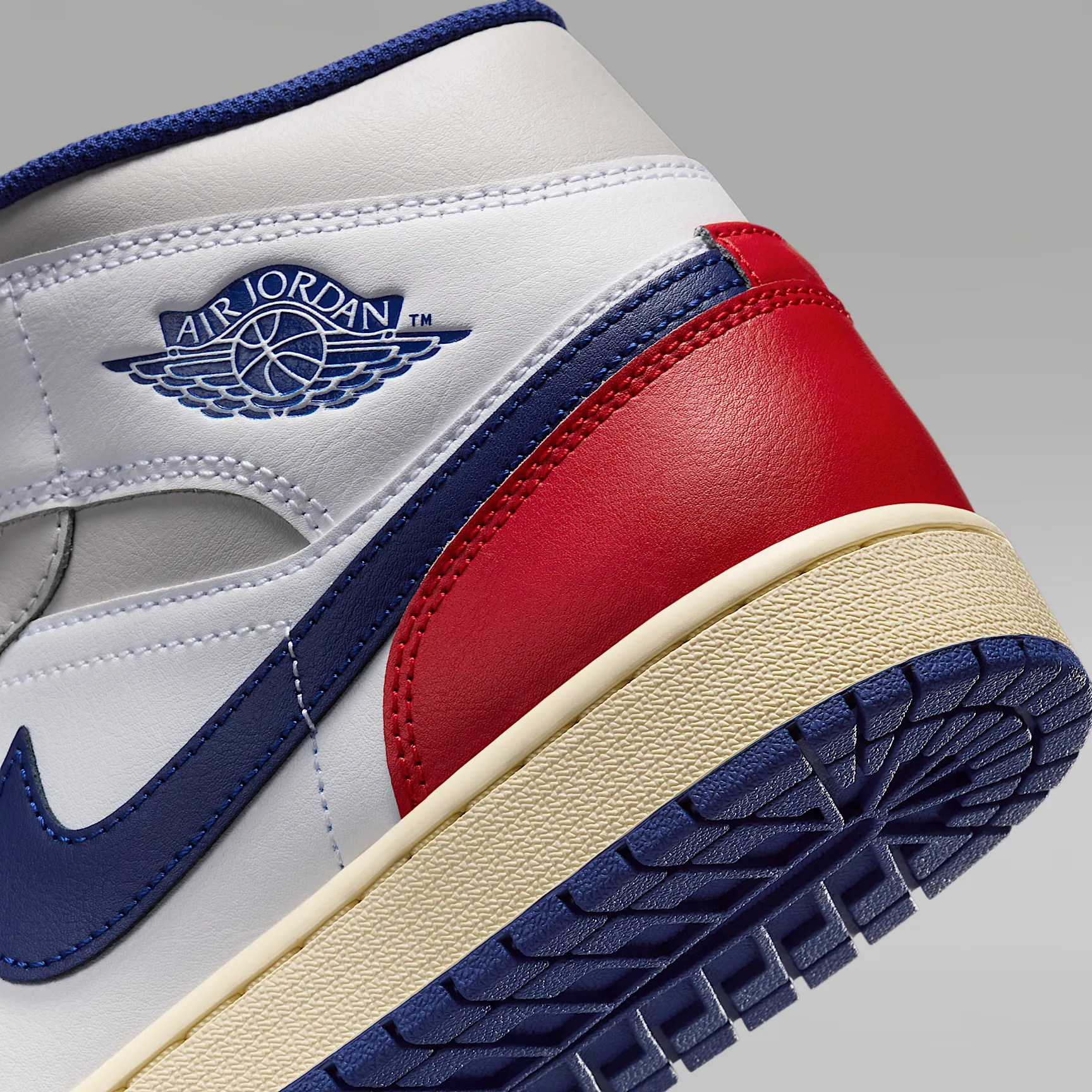 C11D39_Air-Jordan-1-Mid_RARE-AIR_DQ8426-102_img7