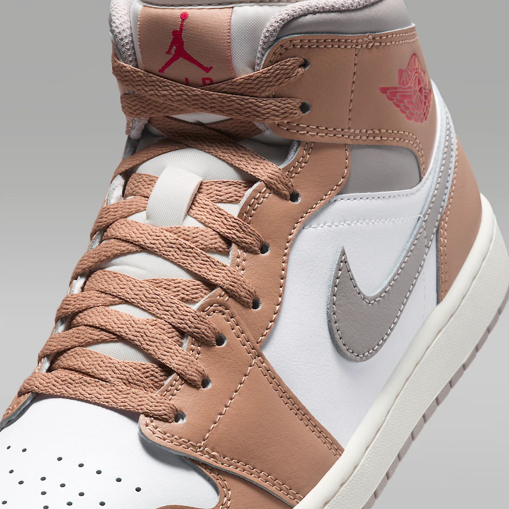 B8846C_Air-Jordan-1-Mid_HEMP_DQ8426-200_img6