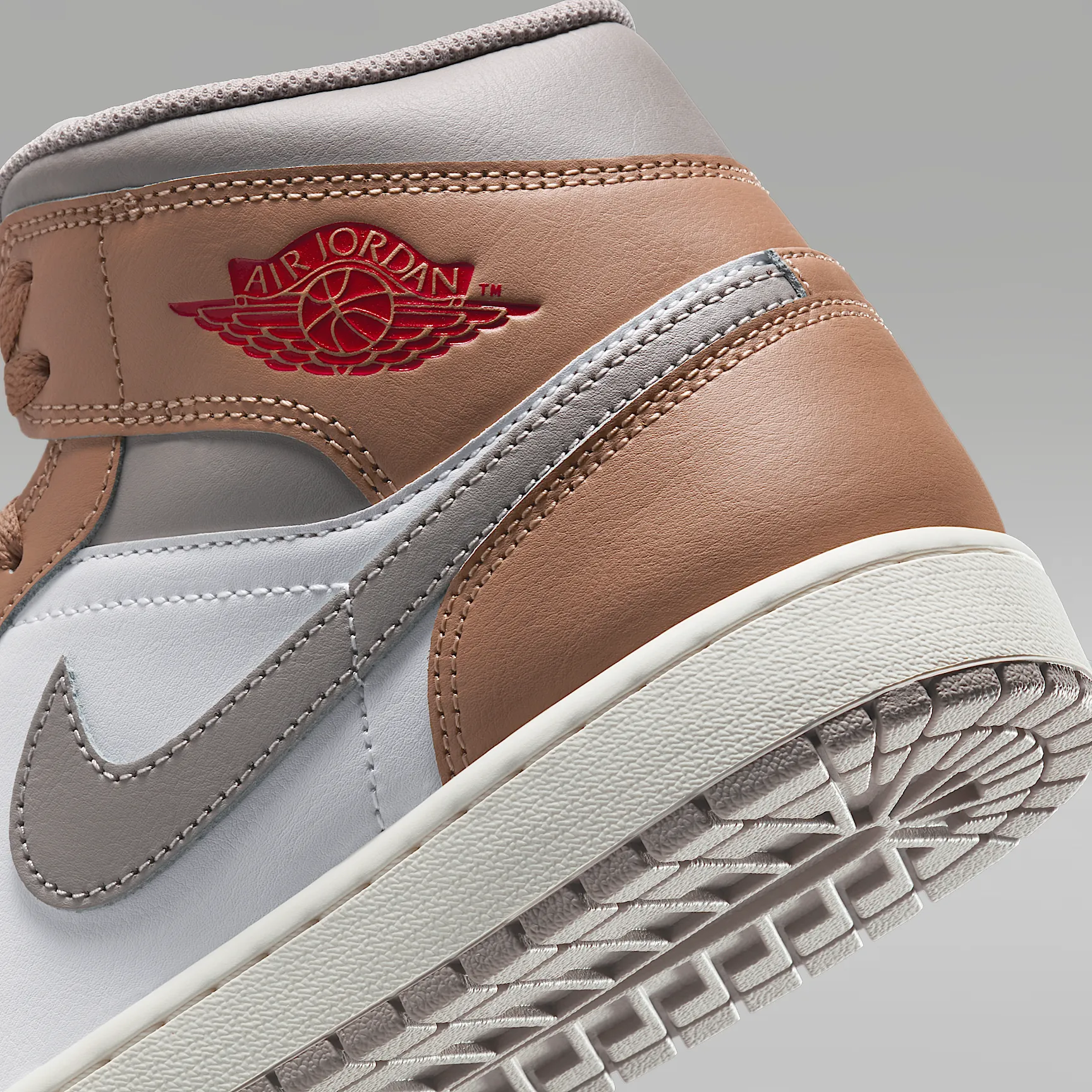 B8846C_Air-Jordan-1-Mid_HEMP_DQ8426-200_img7