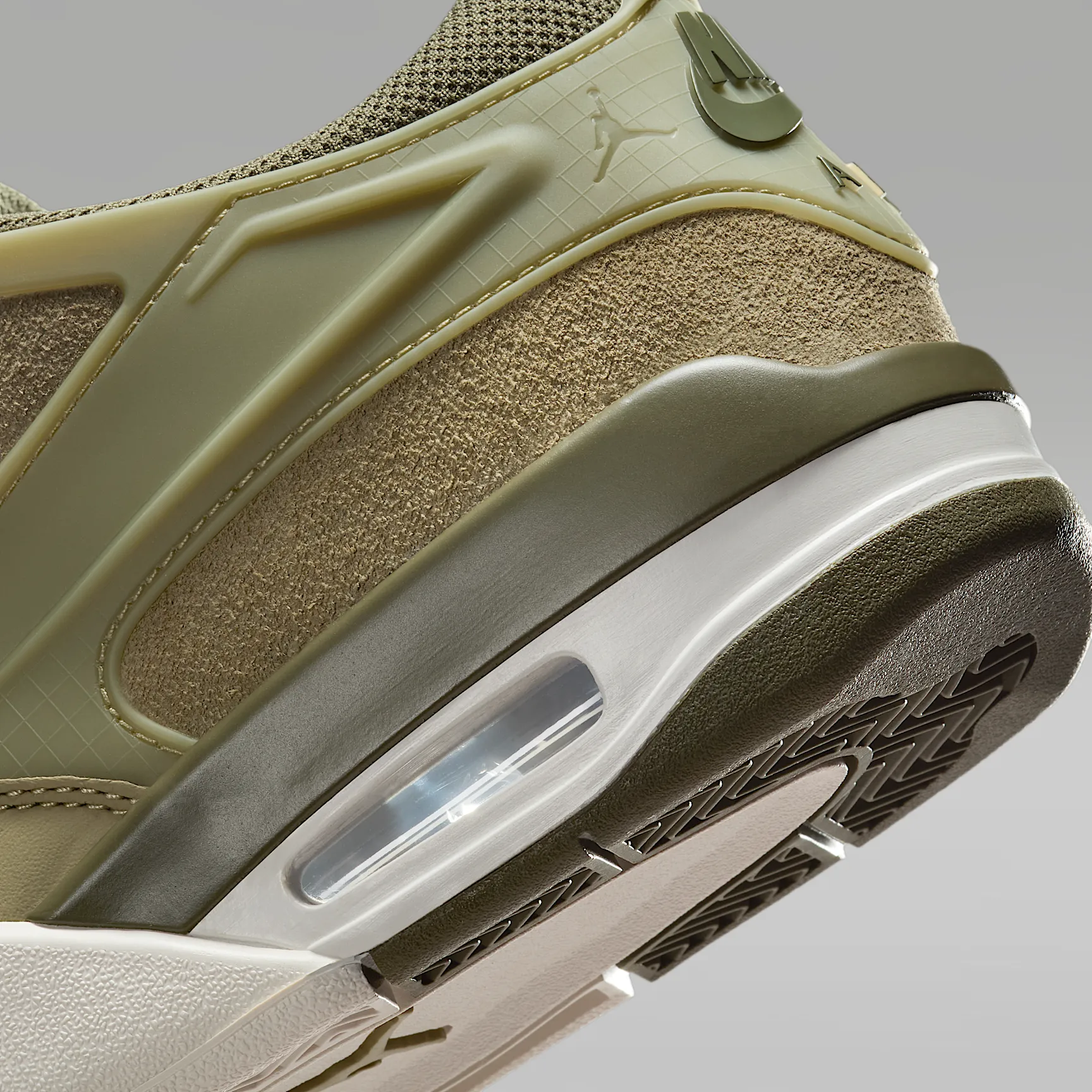 8B8762_Air-Jordan-4-RM-WMNS_NEUTRAL-OLIVE_IB7694-201_img7