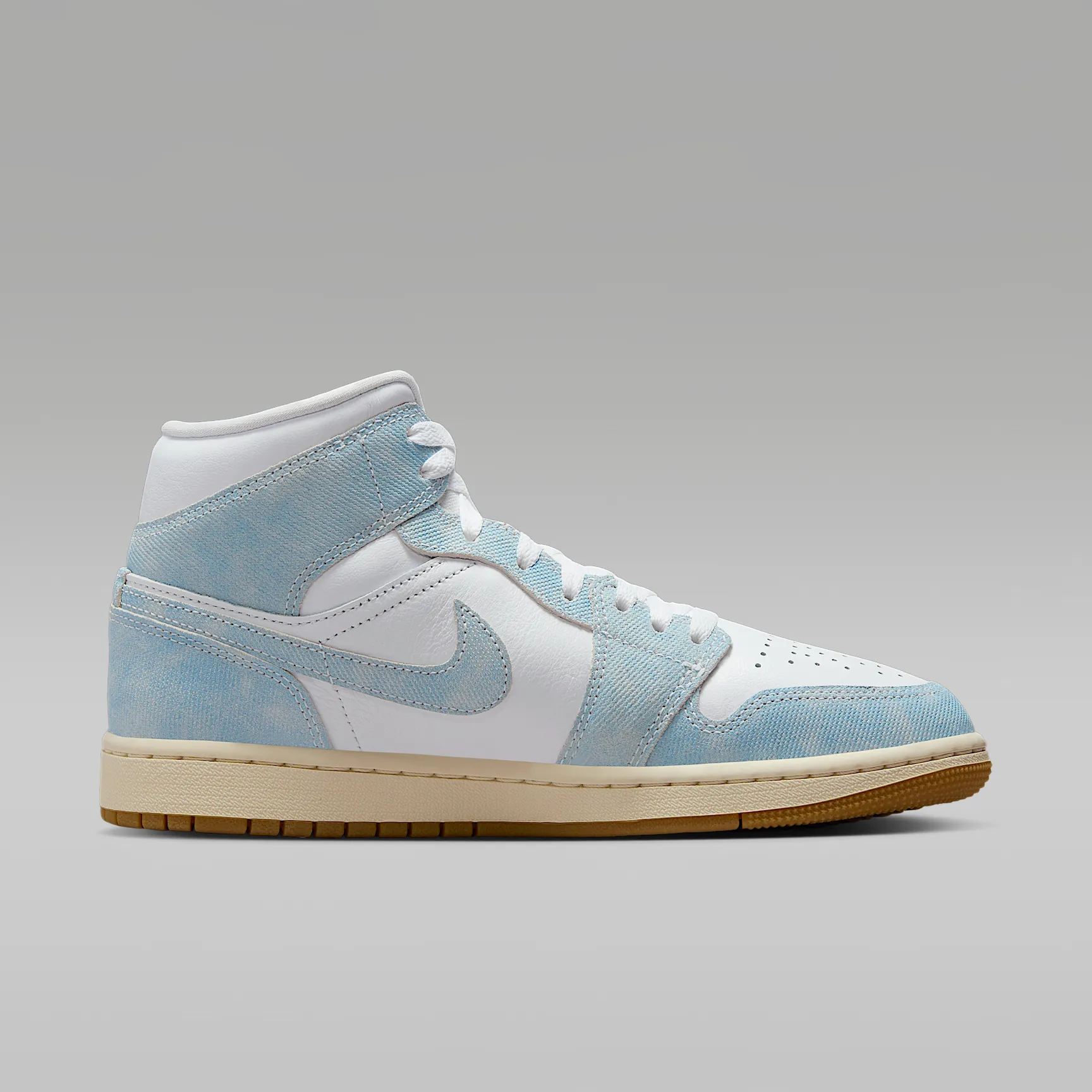 788E9A_Air-Jordan-1-Mid-SE-WMNS_DENIM-GUM_HQ2005-100_img2