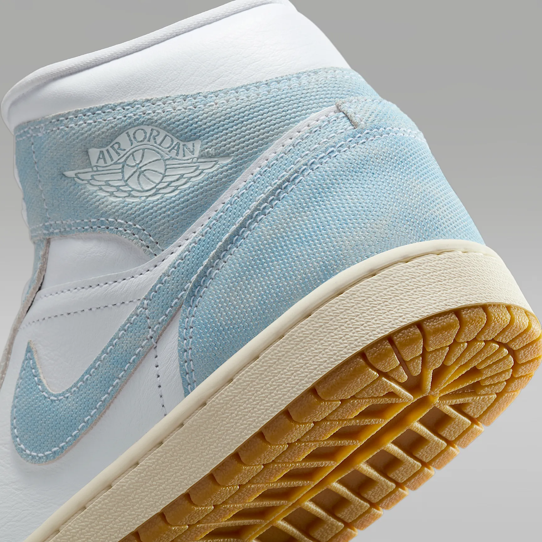 788E9A_Air-Jordan-1-Mid-SE-WMNS_DENIM-GUM_HQ2005-100_img7