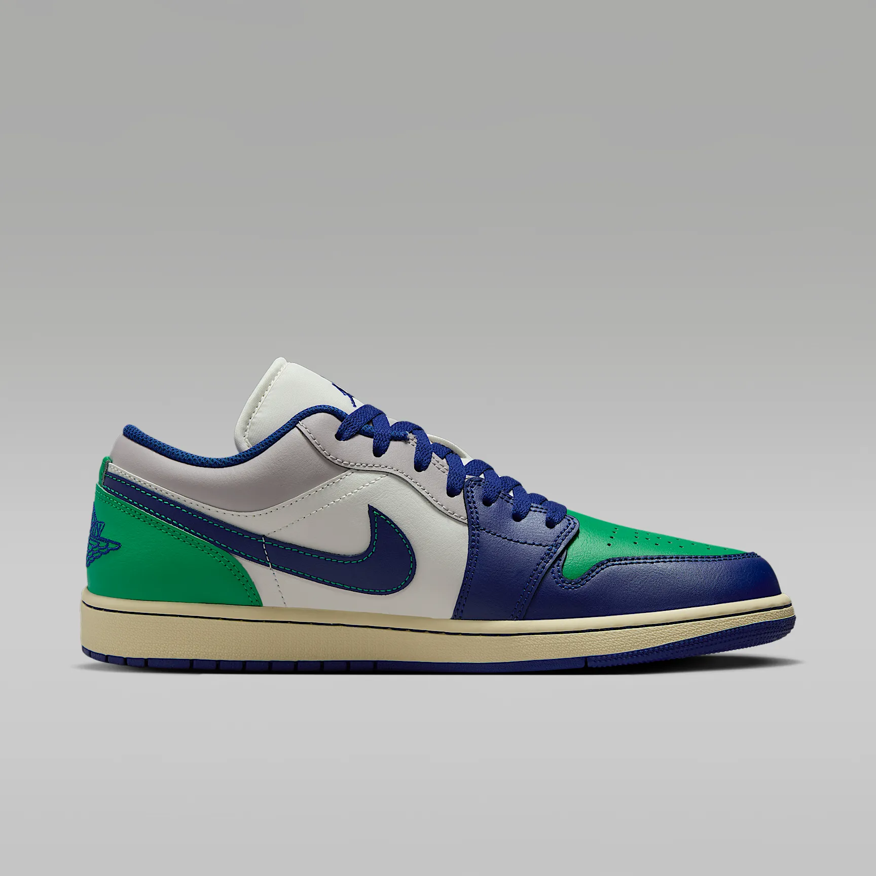 121A3E_Air-Jordan-1-Low_BLUE-PINE-GREEN_553558-147_img2