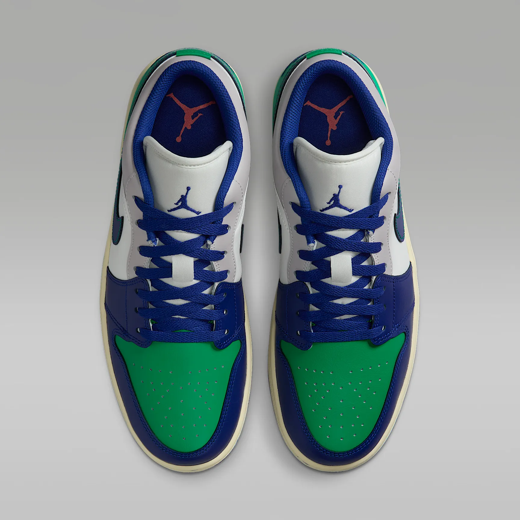 121A3E_Air-Jordan-1-Low_BLUE-PINE-GREEN_553558-147_img3
