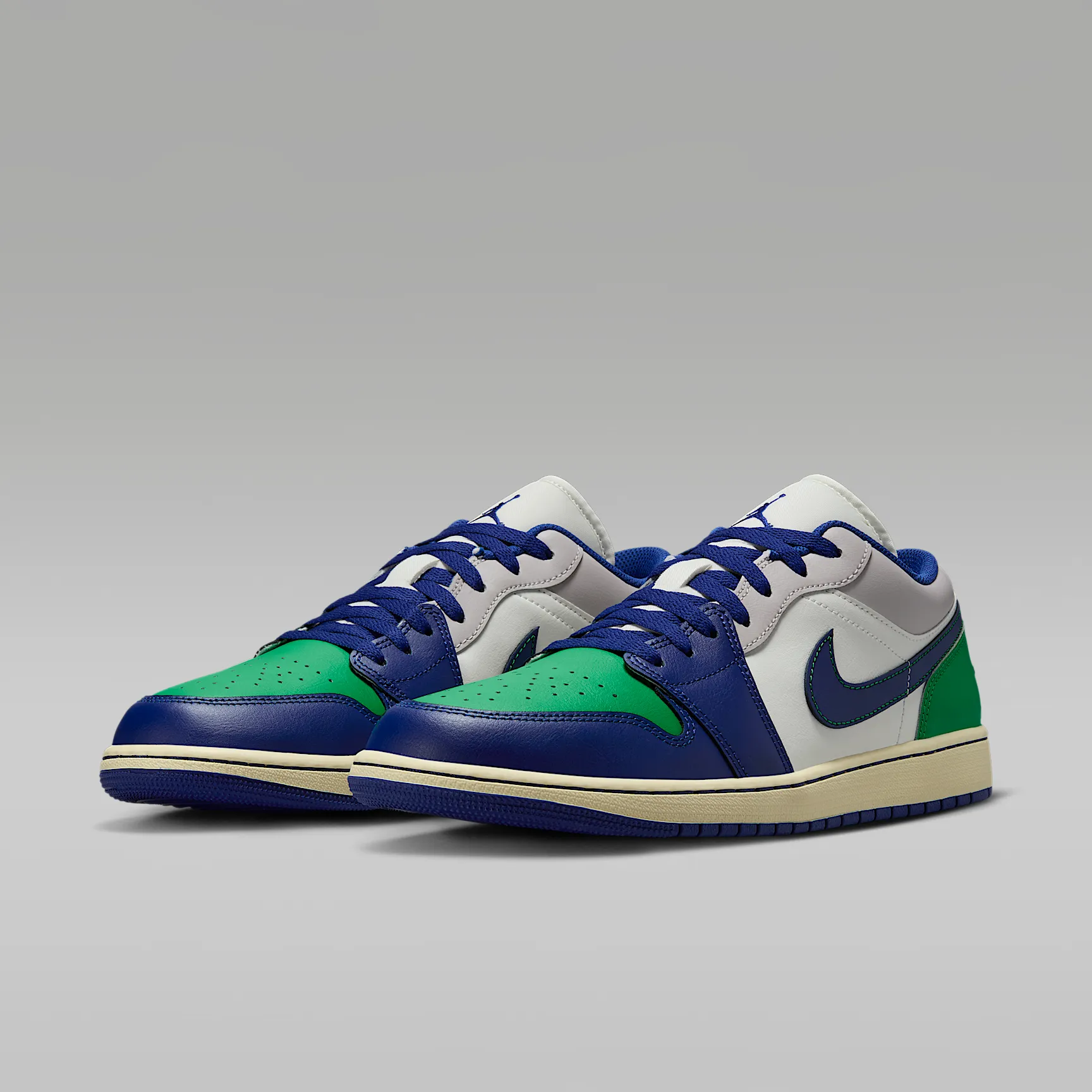 121A3E_Air-Jordan-1-Low_BLUE-PINE-GREEN_553558-147_img4