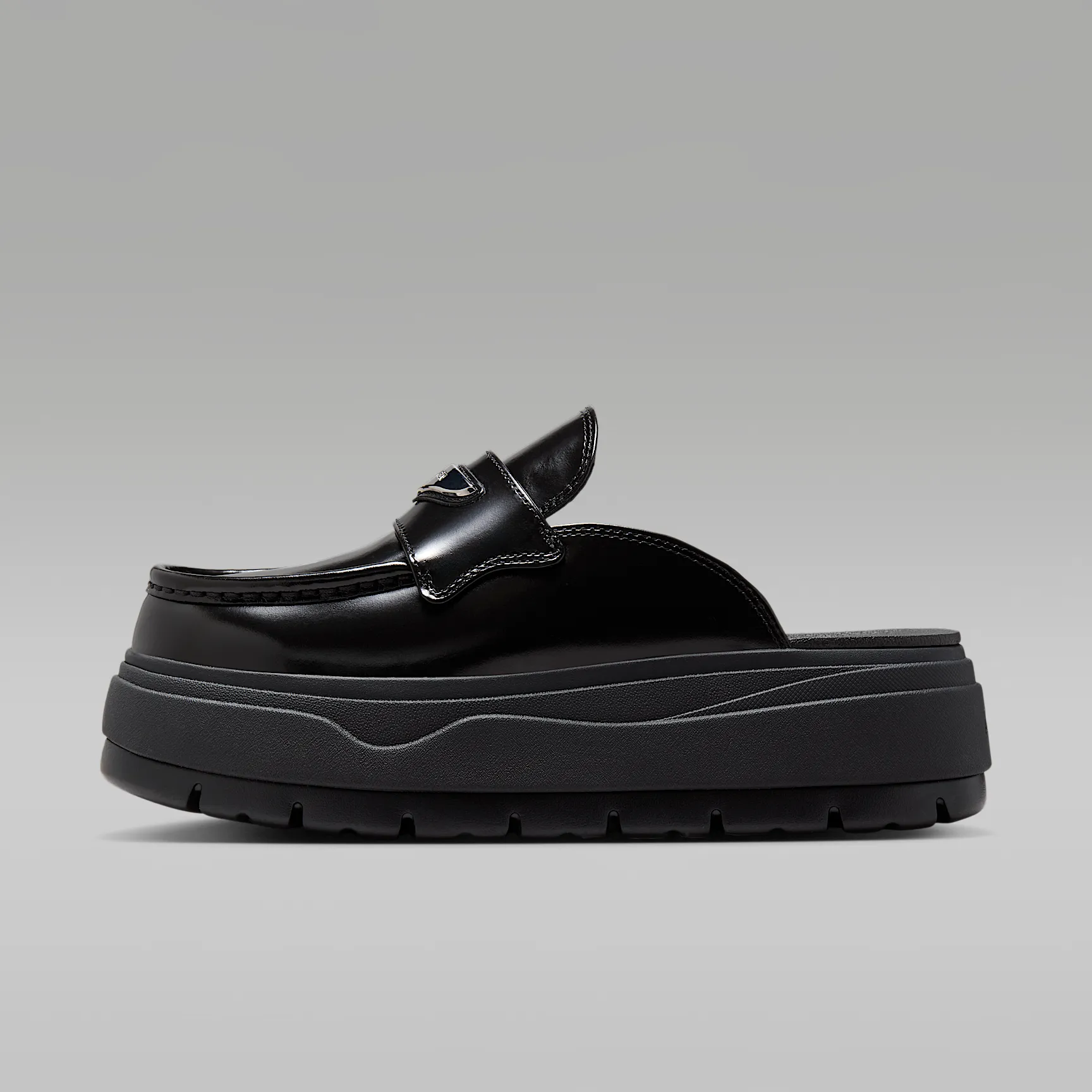 000000_Air-Jordan-Mule-WMNS_BLACK-METALLIC-SILVER_HJ4292-001_img0