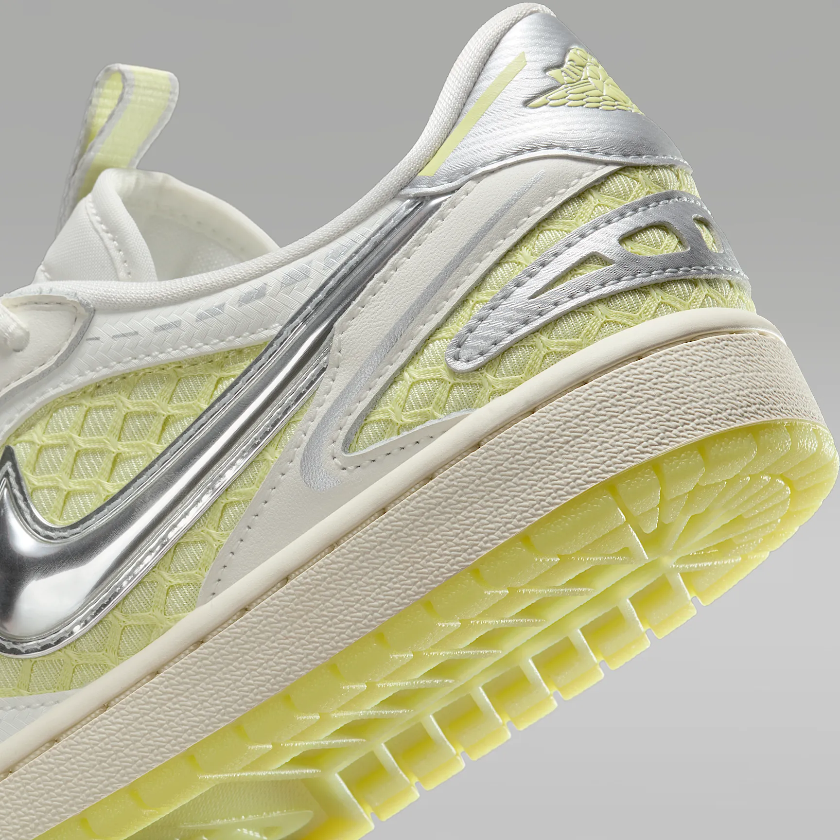 A2A261_Air-Jordan-1-Low-Method-of-Make_LUMINOUS-GREEN_HQ2186-130_img7