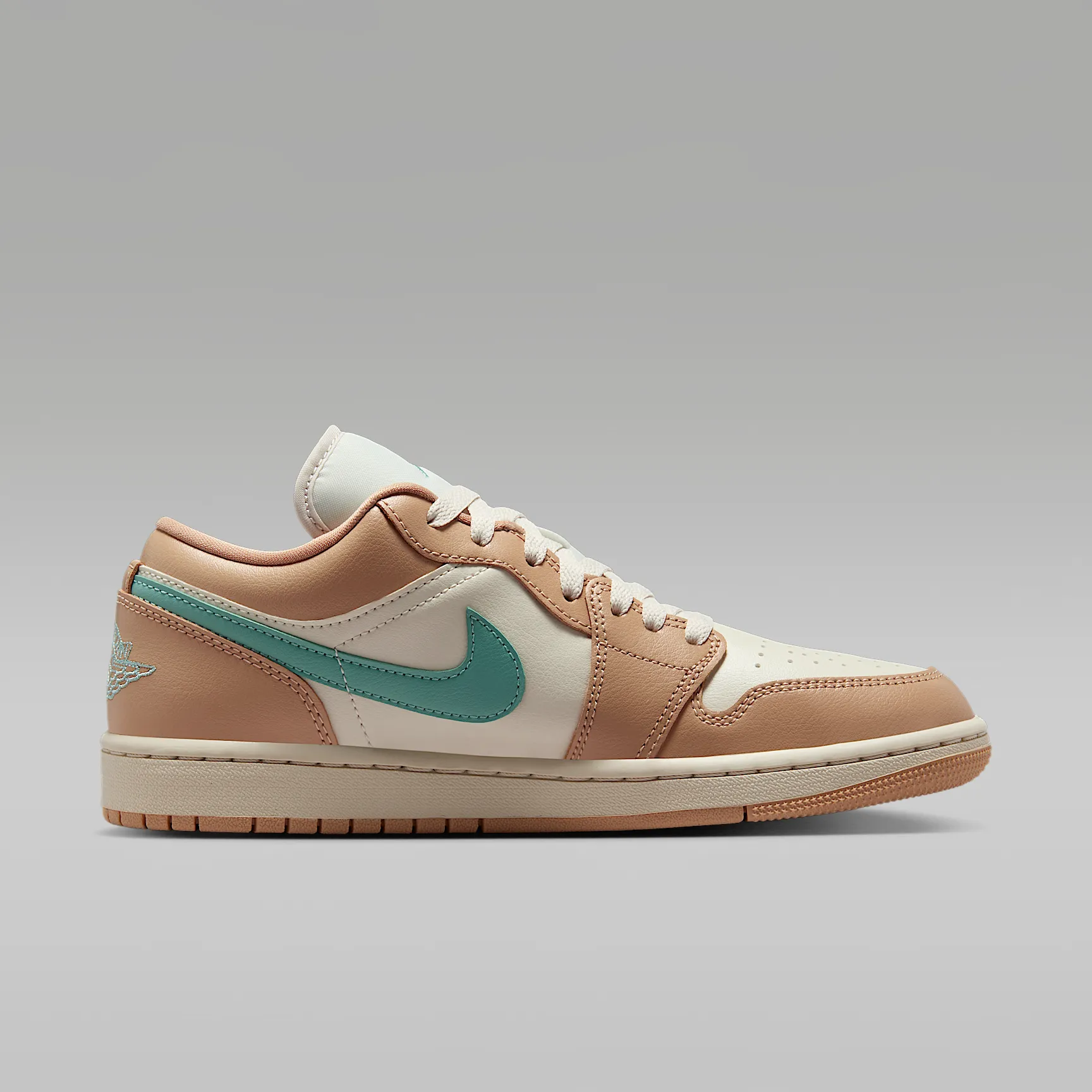 A87D61_Air-Jordan-1-Low-WMNS_HEMP_DC0774-130_img2