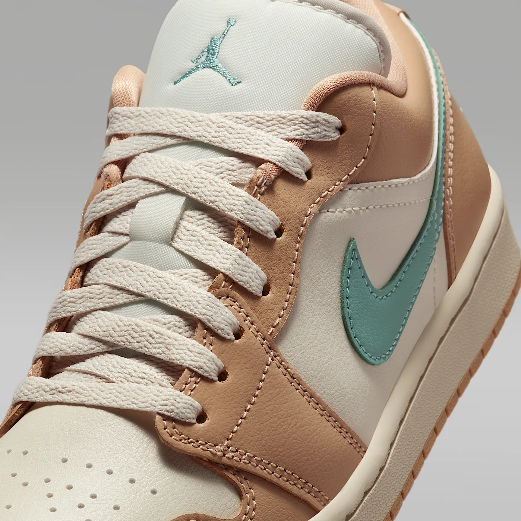 A87D61_Air-Jordan-1-Low-WMNS_HEMP_DC0774-130_img6