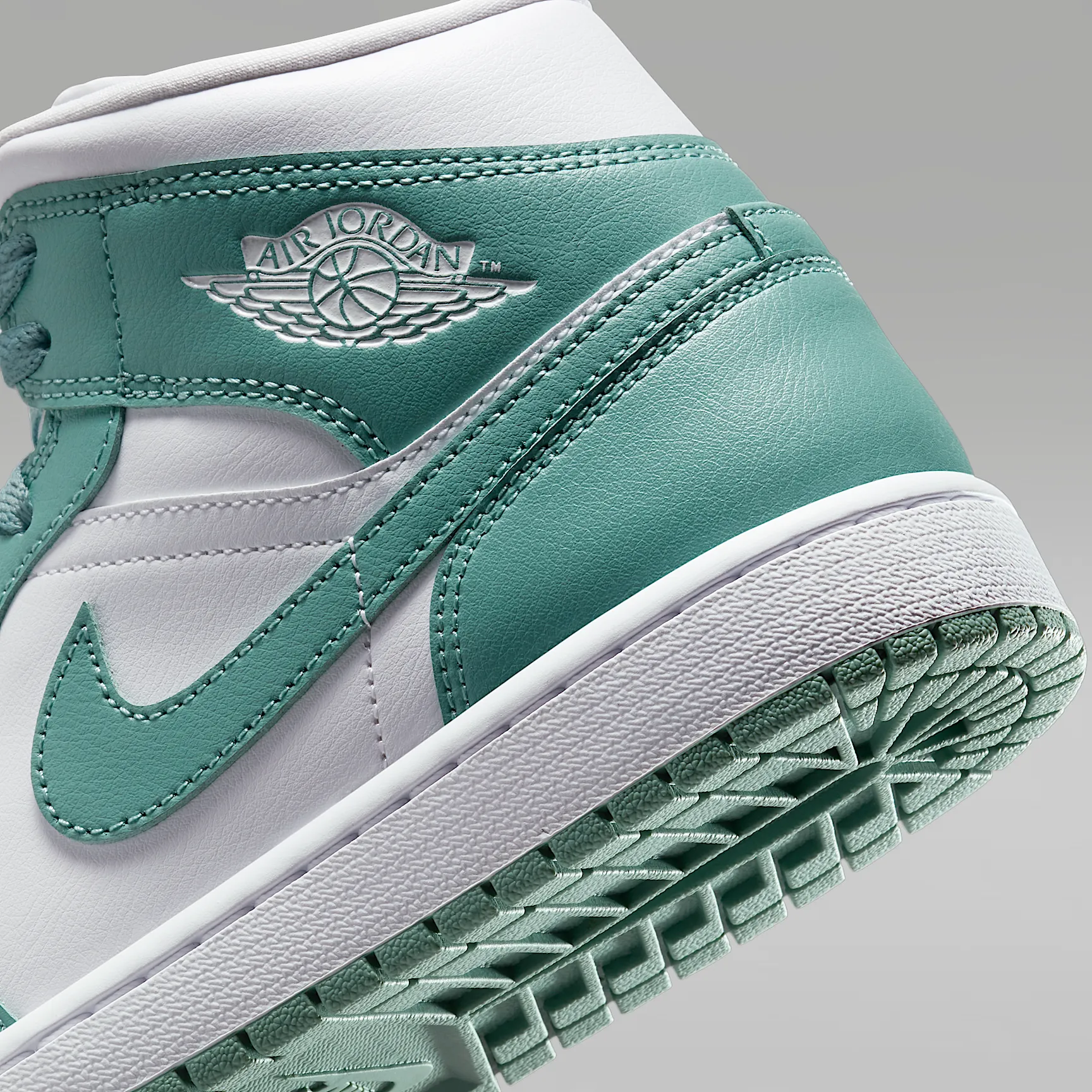6EA4A0_Air-Jordan-1-Mid-WMNS_WHITE-CANNON_BQ6472-138_img7