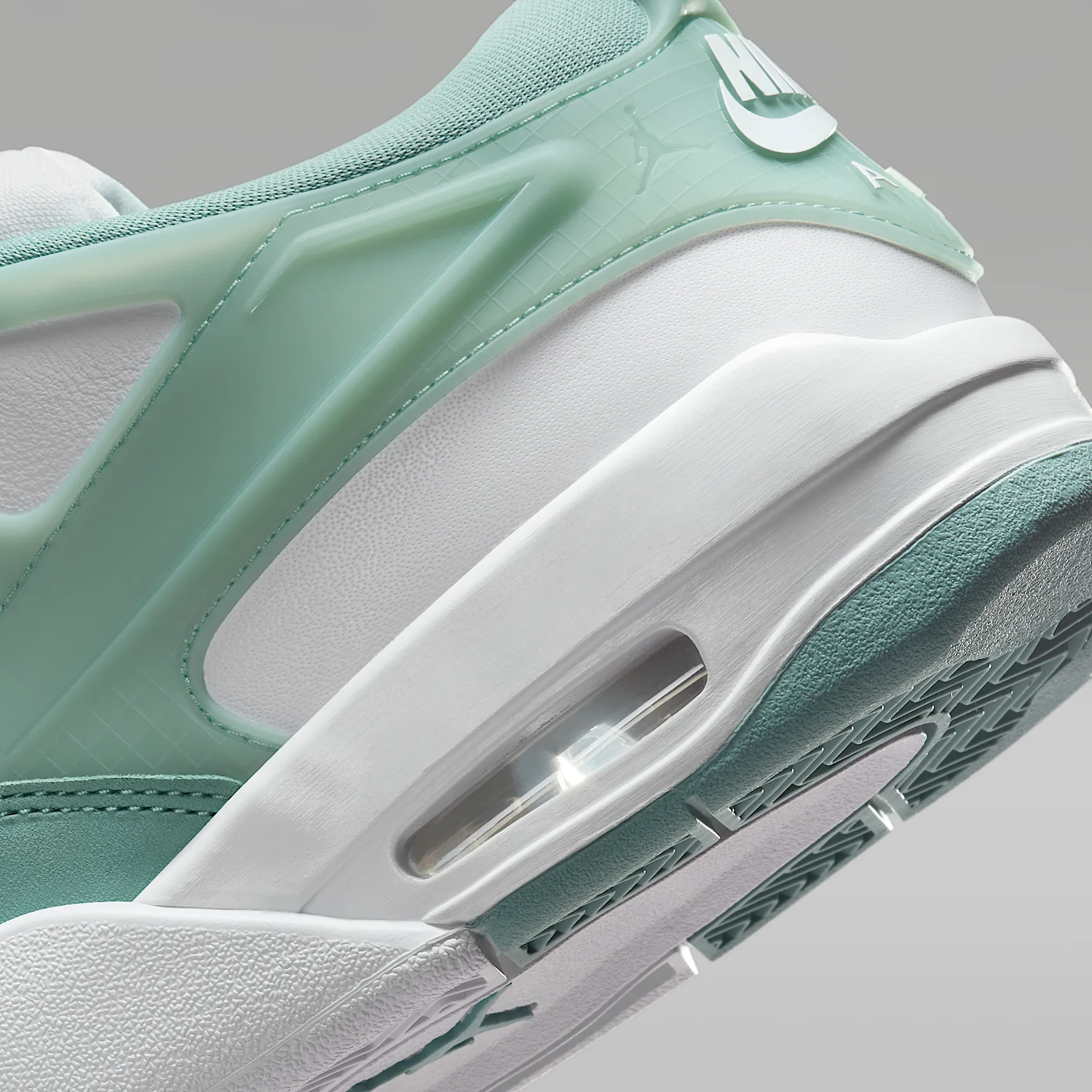 55756B_Air-Jordan-4-RM-WMNS_WHITE-CANNON_FQ7940-138_img7