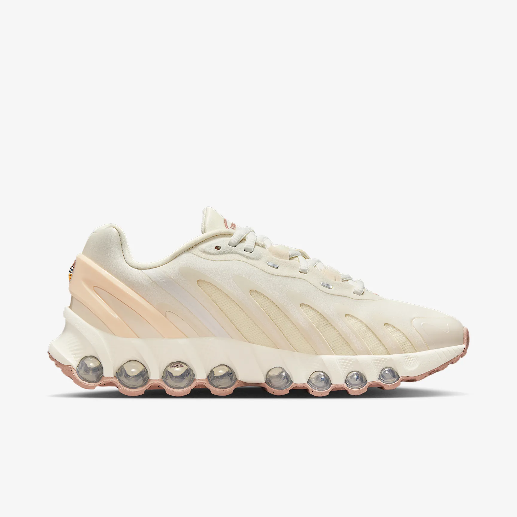 E8CFB5_Nike-Air-Max-Dn8-WMNS_PEARL-WHITE-PARTICLE-PINK_IH5084-219_img2