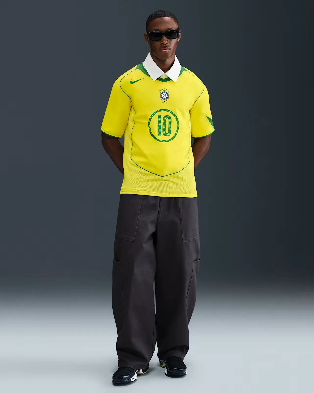 D8CE11_Nike-Brazil-Total-90-Reissue-Short-Sleeve-Jersey_RONALDINHO_IF2941-731_img3
