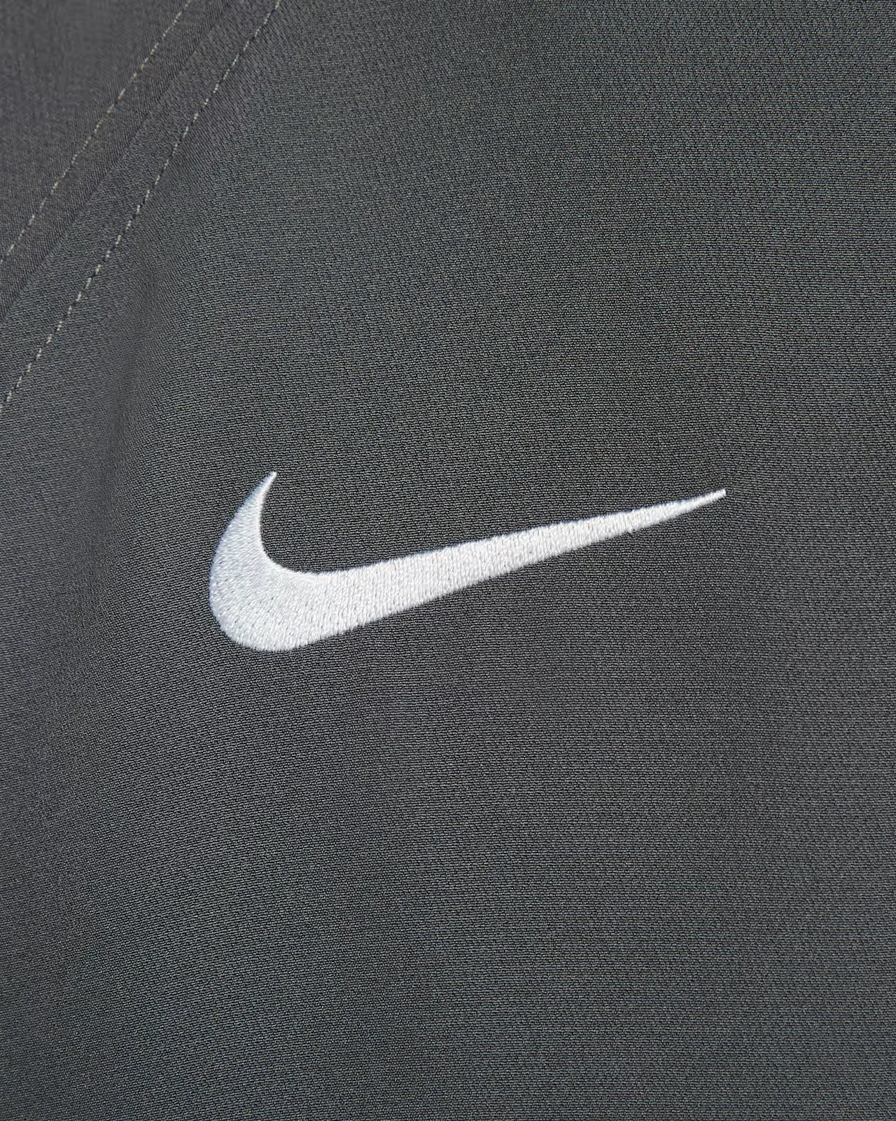 000000_Nike-Brazil-Total-90-Reissue-Track-Jacket_GREY-BLACK_HV4437-021_img3