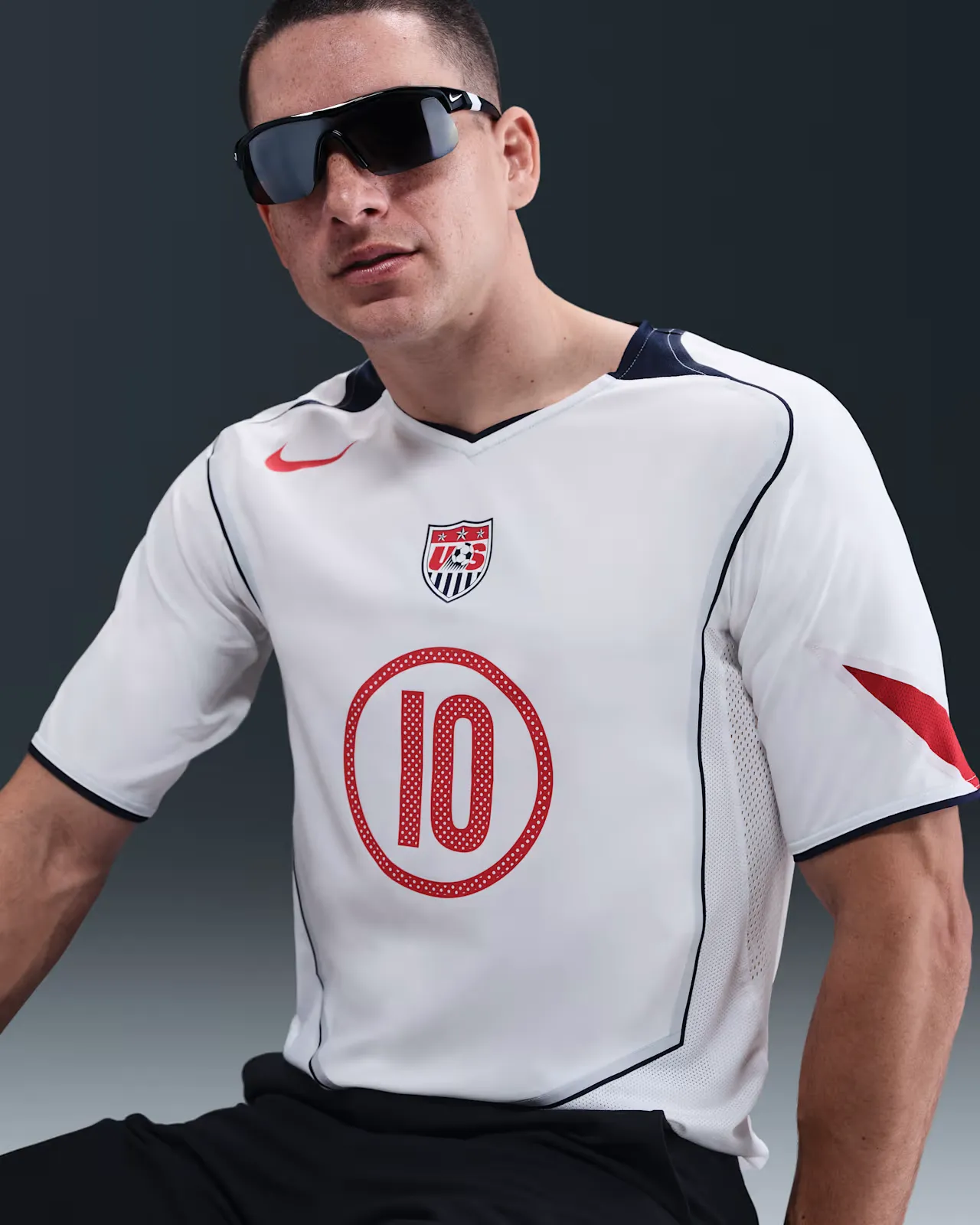 DD3946_Nike-USA-Total-90-Reissue-Short-Sleeve-Jersey_DONOVAN_IF2944-100_img2