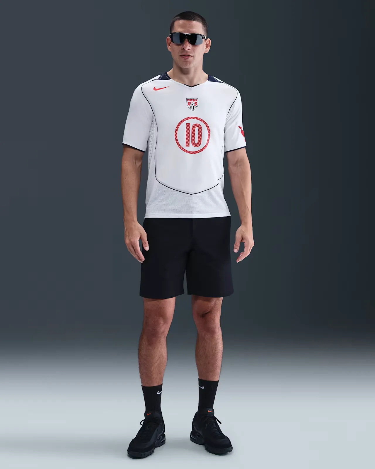 DD3946_Nike-USA-Total-90-Reissue-Short-Sleeve-Jersey_DONOVAN_IF2944-100_img3