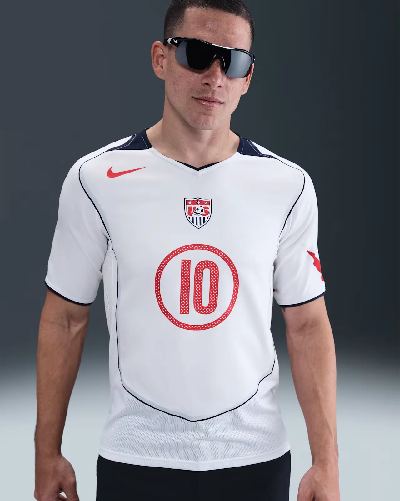 DD3946_Nike-USA-Total-90-Reissue-Short-Sleeve-Jersey_DONOVAN_IF2944-100_img0