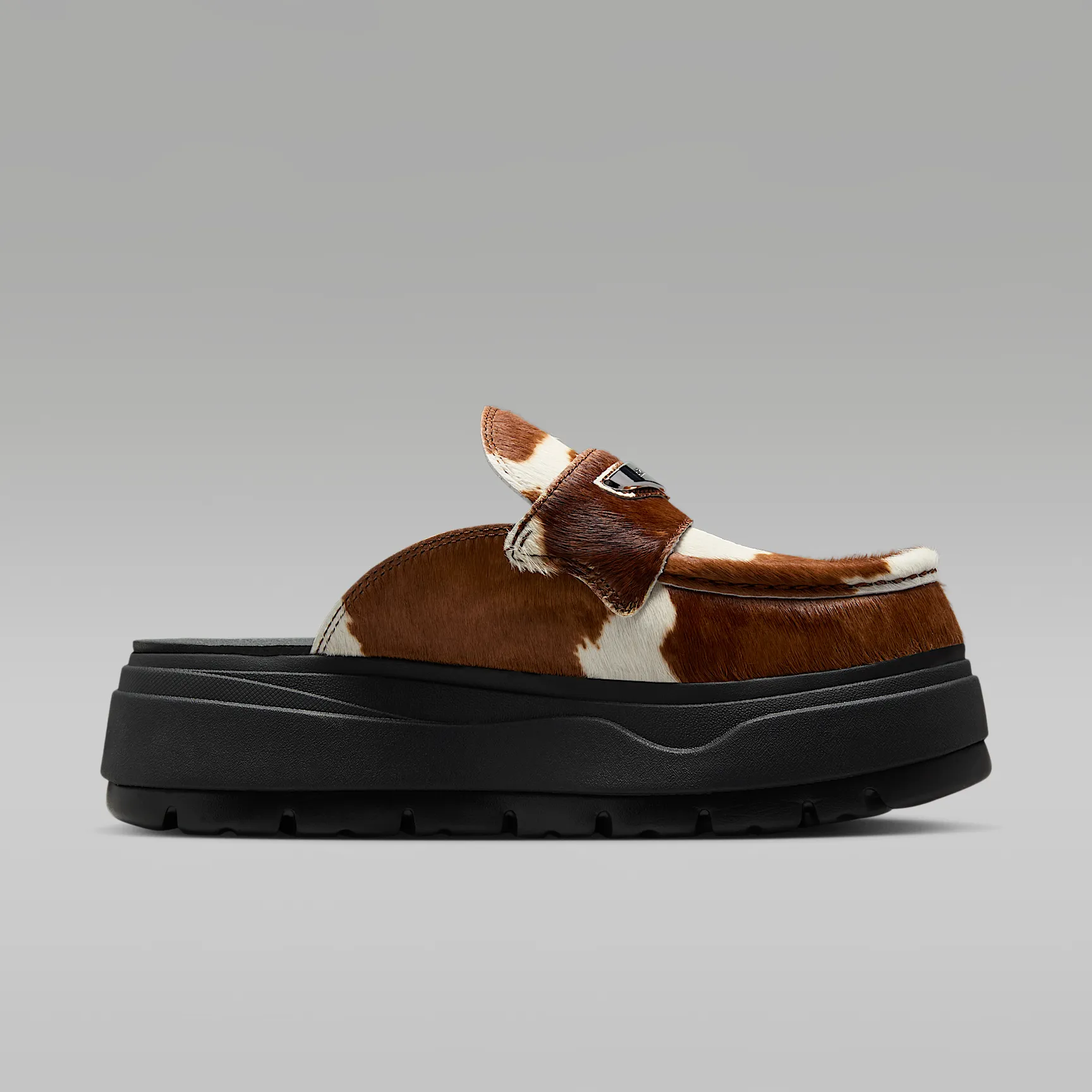 9D6C53_Air-Jordan-Mule-SE_COW-PRINT_IB1497-001_img2
