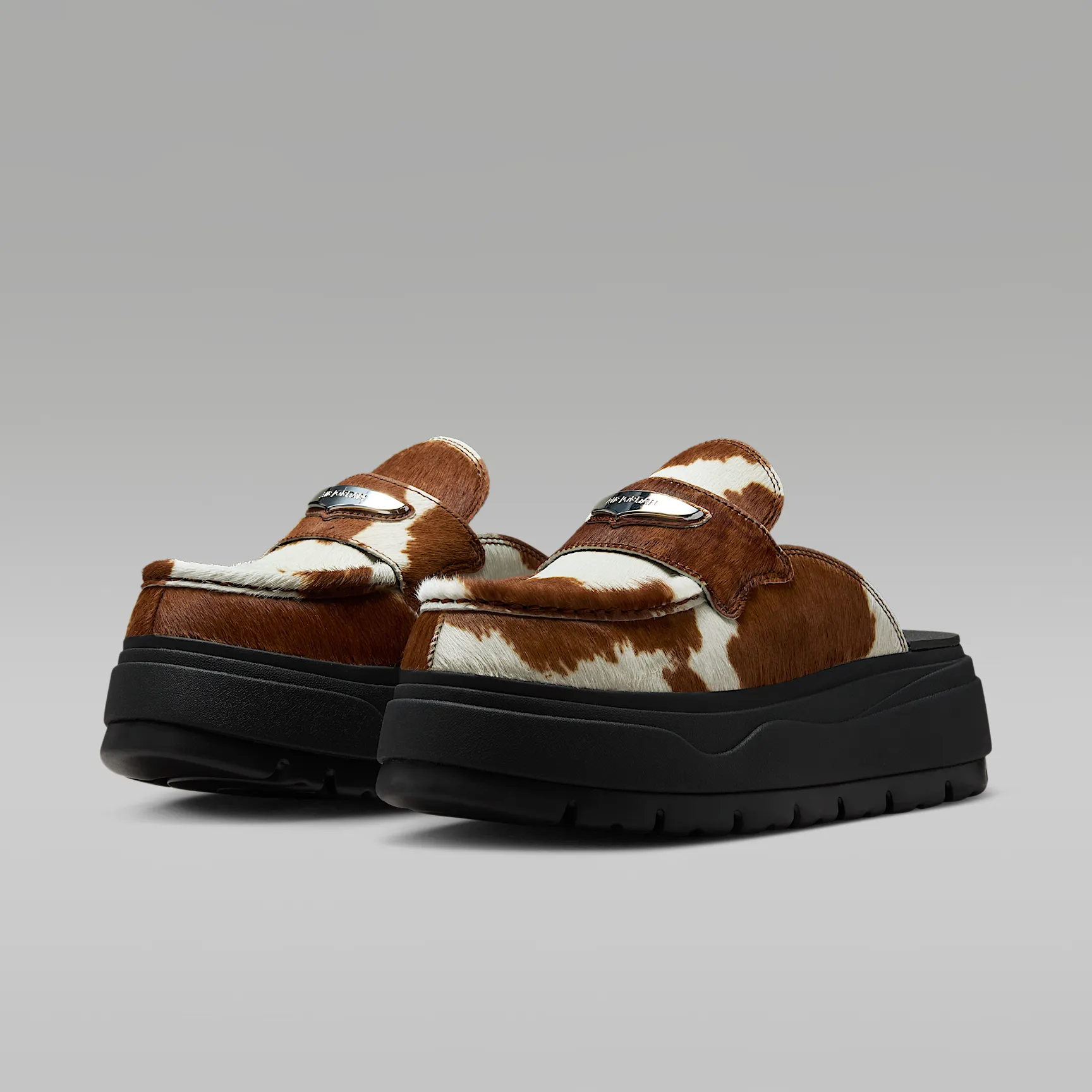 9D6C53_Air-Jordan-Mule-SE_COW-PRINT_IB1497-001_img4