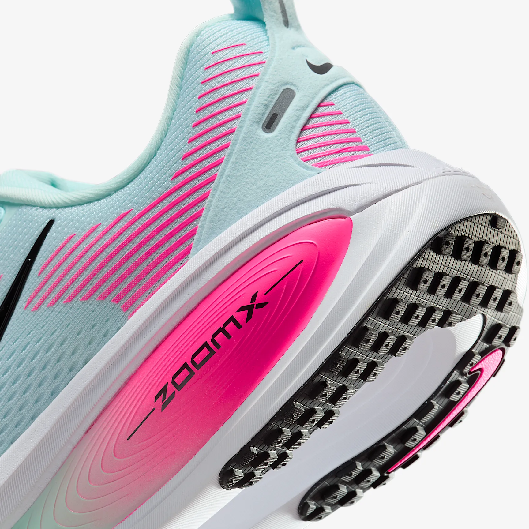 ED186F_Nike-Vomero-18_GLAACIER-BLUE-HYPER-PINK_HM6803-403_img7