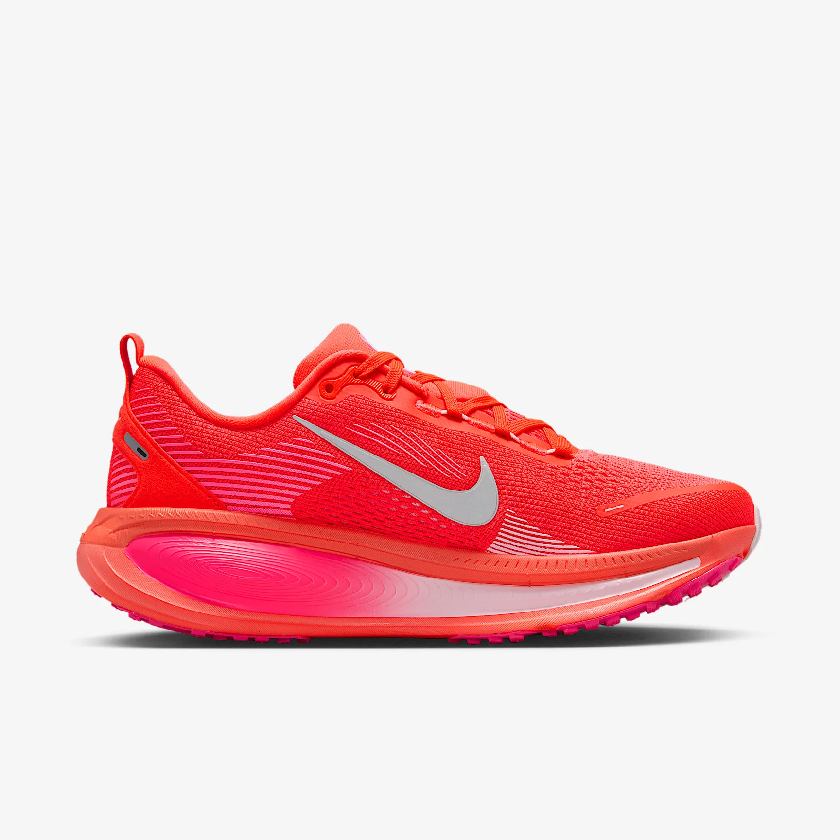 FC3264_Nike-Vomero-18-WMNS_BRIGHT-CRIMSON-HYPER-PINK_HM6804-603_img2