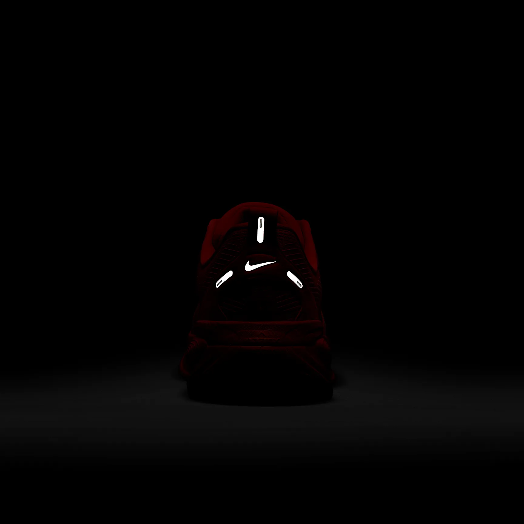 FC3264_Nike-Vomero-18-WMNS_BRIGHT-CRIMSON-HYPER-PINK_HM6804-603_img8