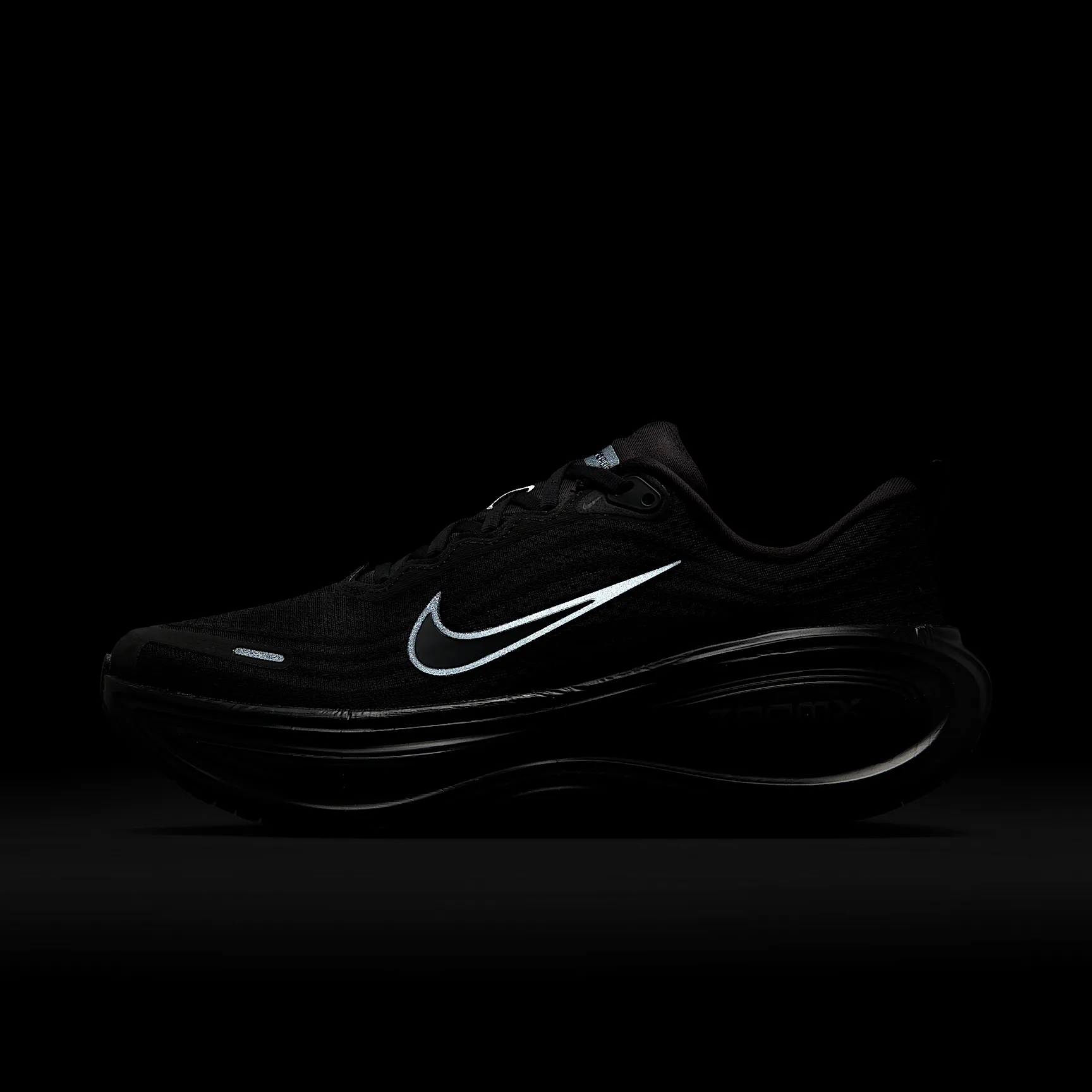 000000_Nike-Vomero-Plus_BLACK-METALLIC_HV8150-003_img8