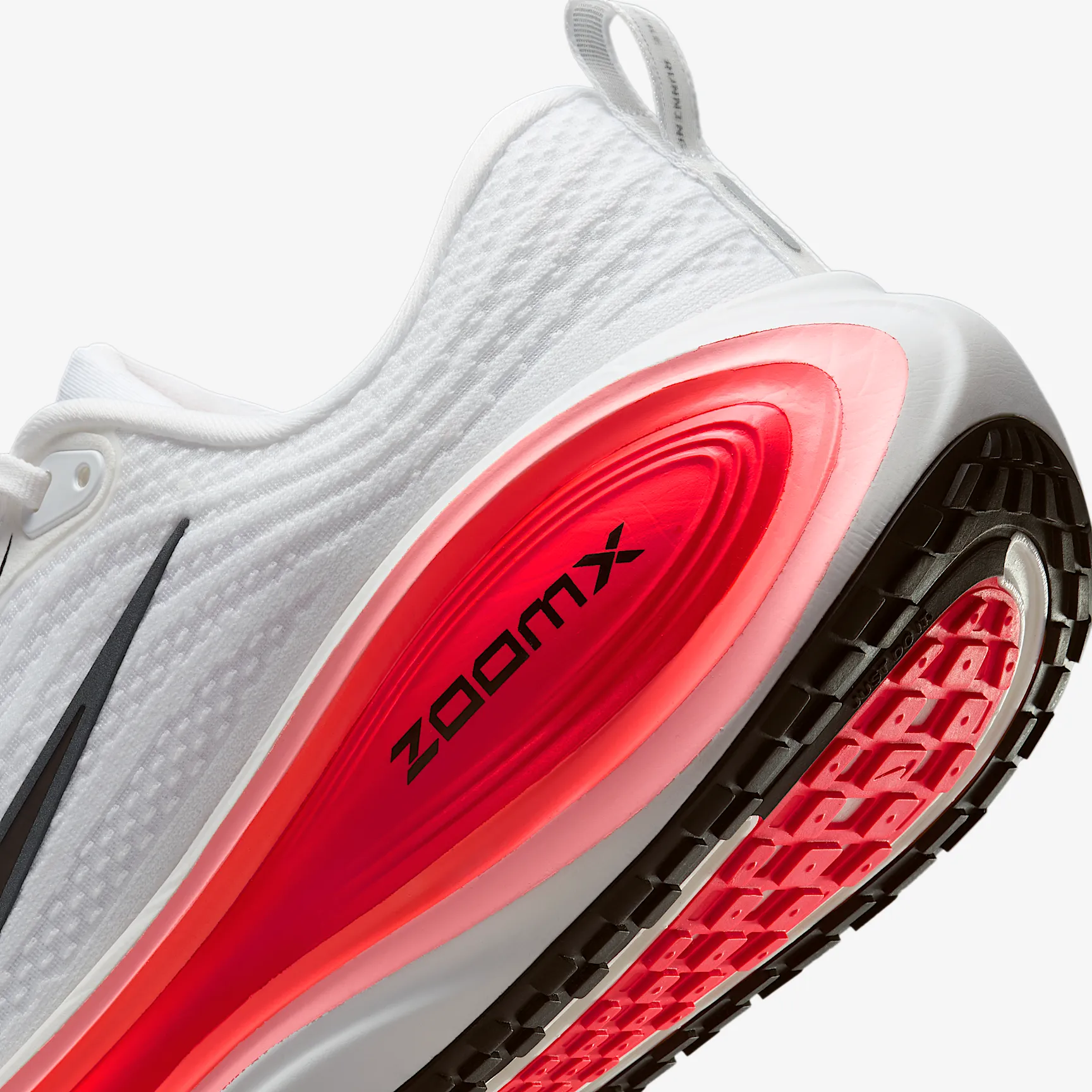 F47D72_Nike-Vomero-Plus_WHITE-BRIGHT-CRIMSON_HV8150-100_img7