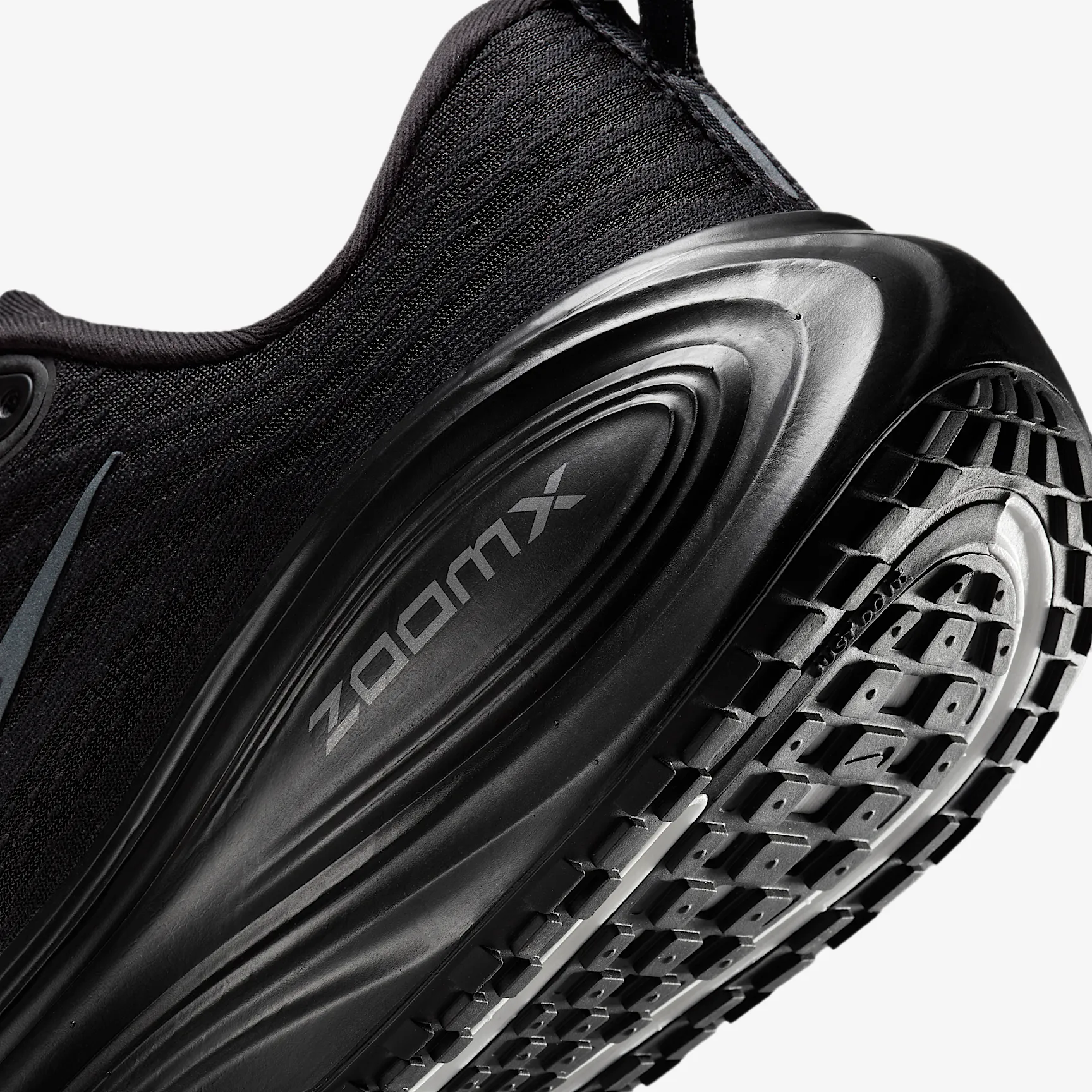 000000_Nike-Vomero-Plus-WMNS_BLACK-METALLIC_HV8154-001_img7