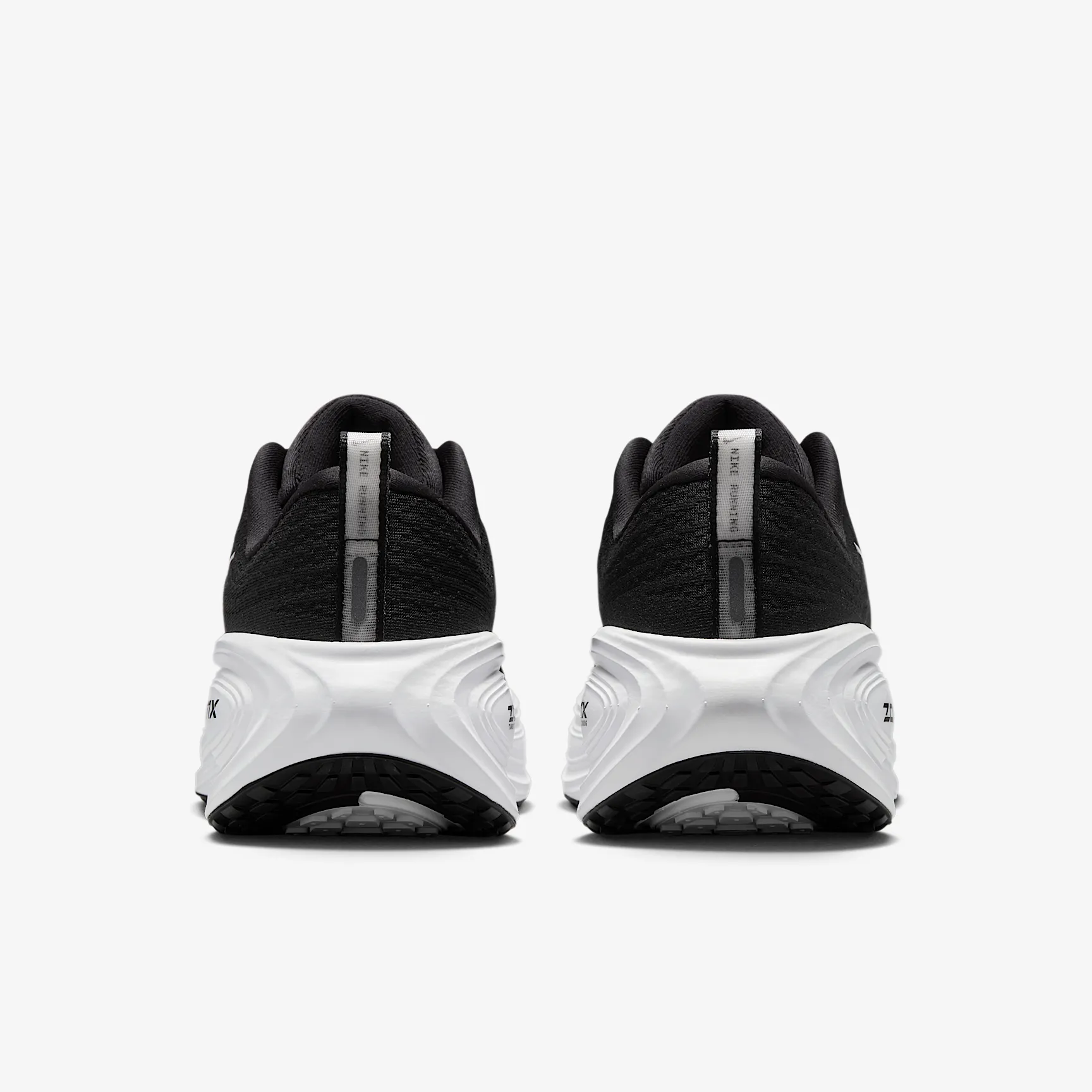 000000_Nike-Vomero-Plus-WMNS_BLACK-WHITE_HV8154-002_img5