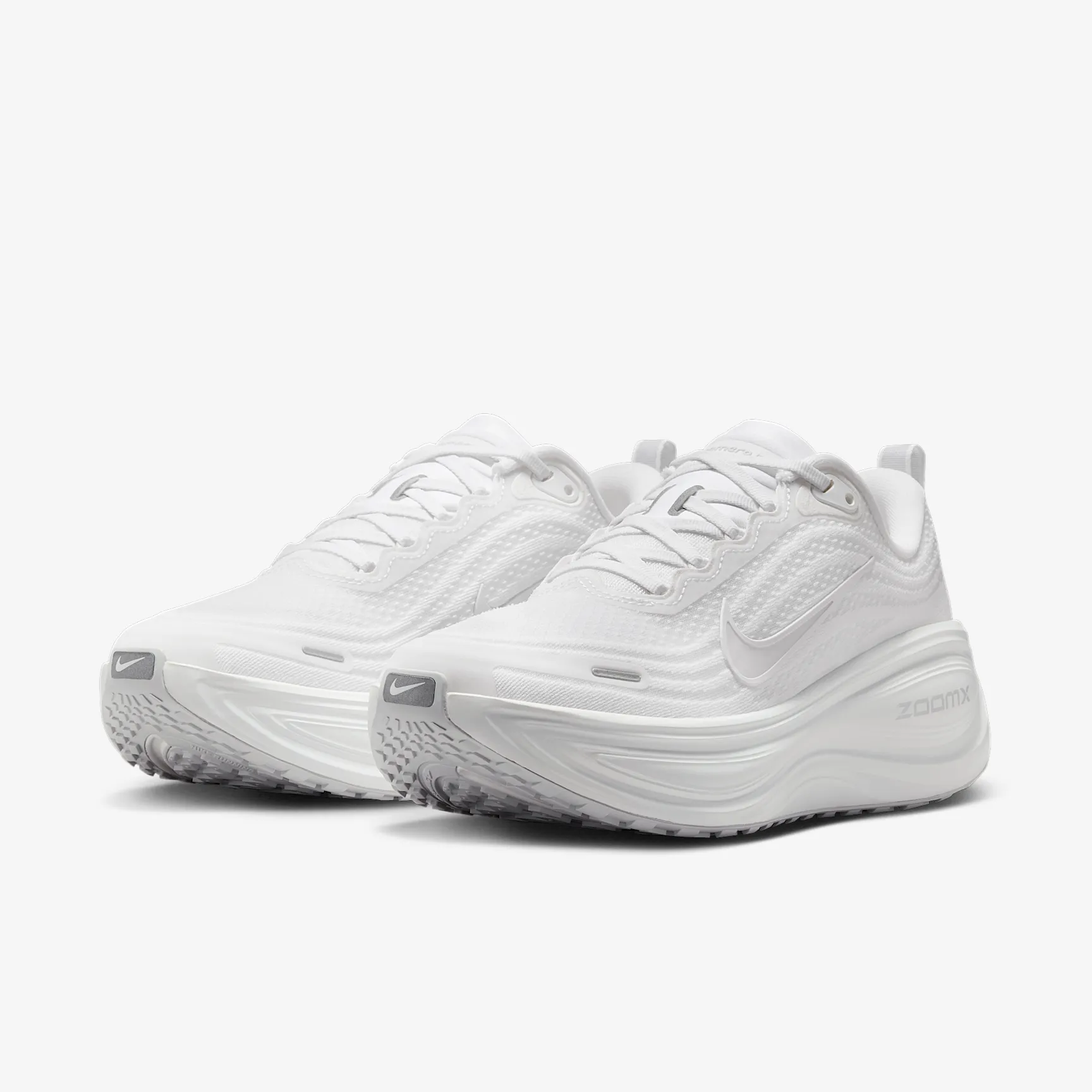 B3B3B3_Nike-Vomero-Plus-WMNS_TRIPLE-WHITE_HV8154-102_img4