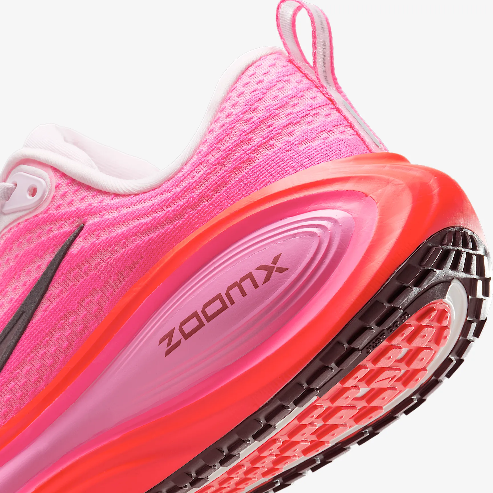 EA497B_Nike-Vomero-Plus-WMNS_HYPER-PINK_HV8154-604_img7