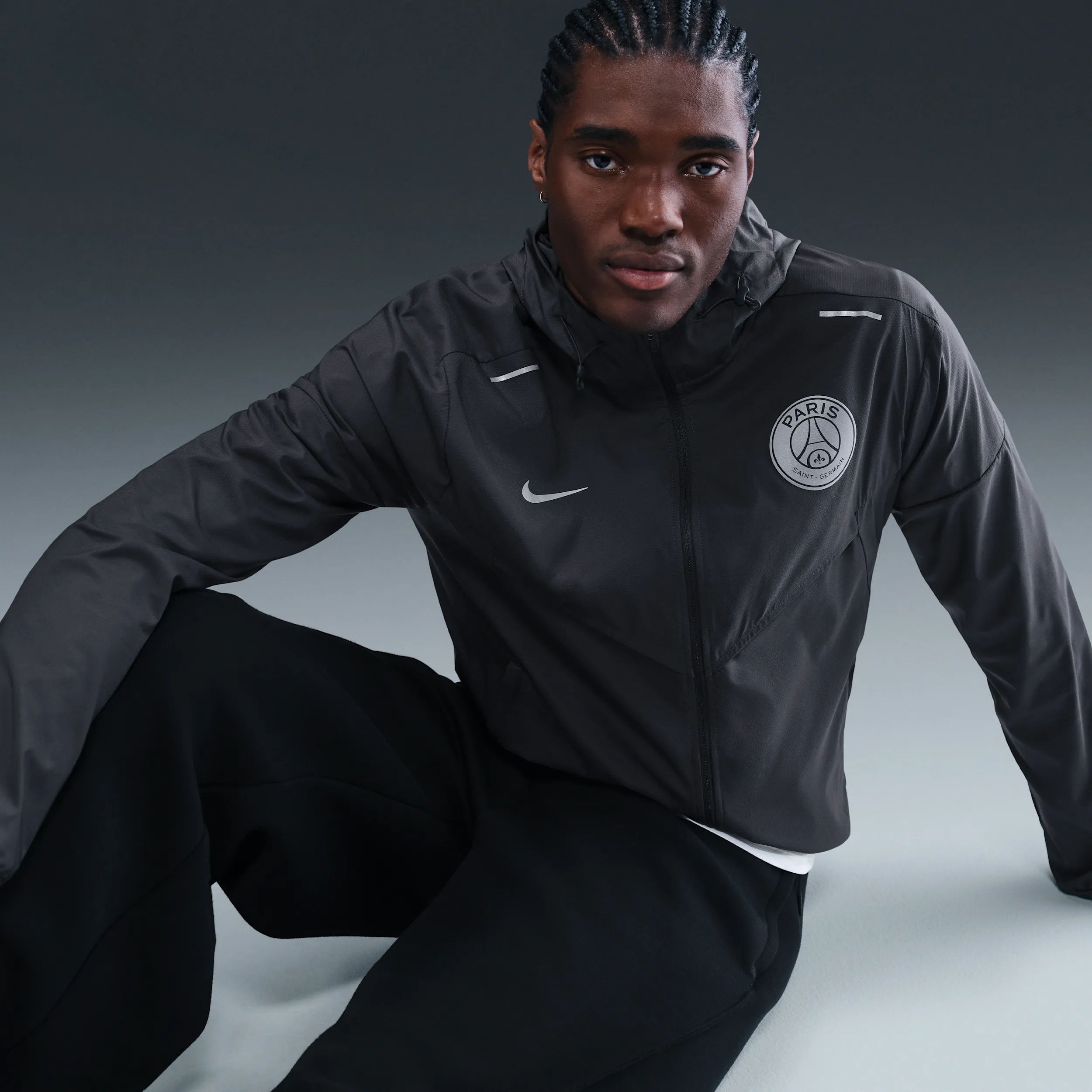 171a1f_PSG-x-Nike-Impossibly-Light-Windrunner-Jacket_ANTHRACITE-PARTICLE-GREY_HQ4983-060_img3