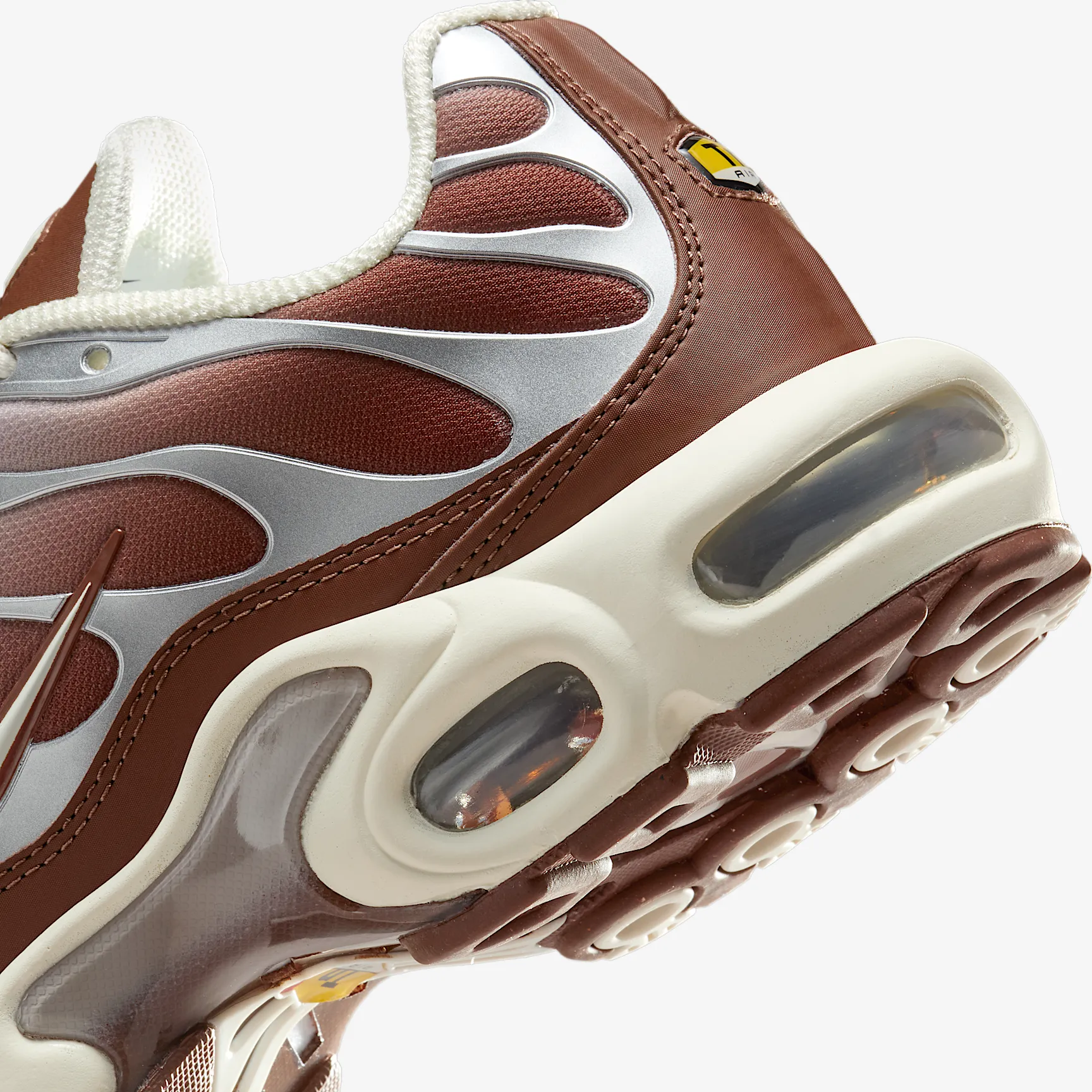 542019_Nike-Air-Max-Plus-WMNS_FAUNA-BROWN_II7637-200_img7