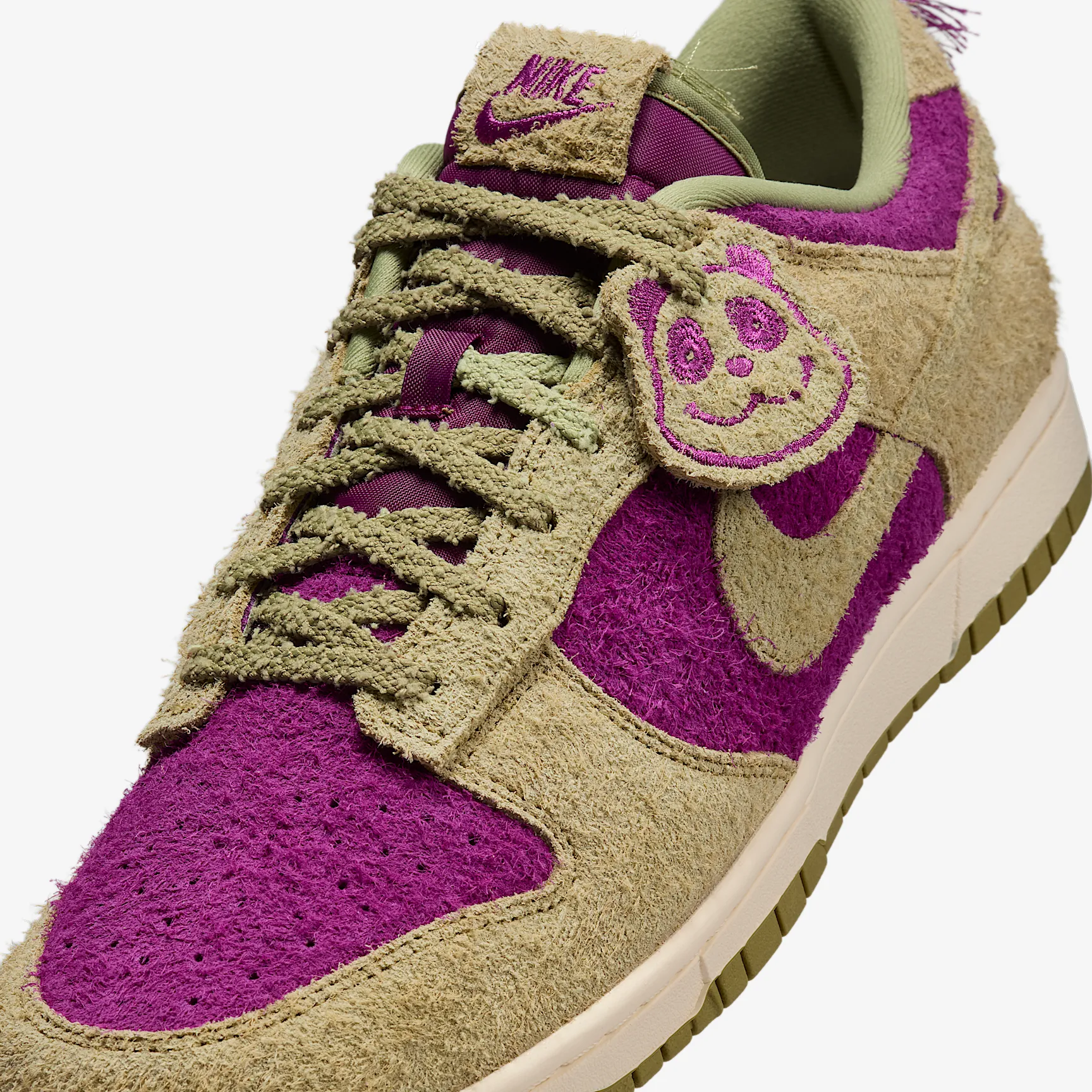 420532_Nike-Dunk-Low-Retro-SE_PANDA-VIOTECH_IB2990-500_img6