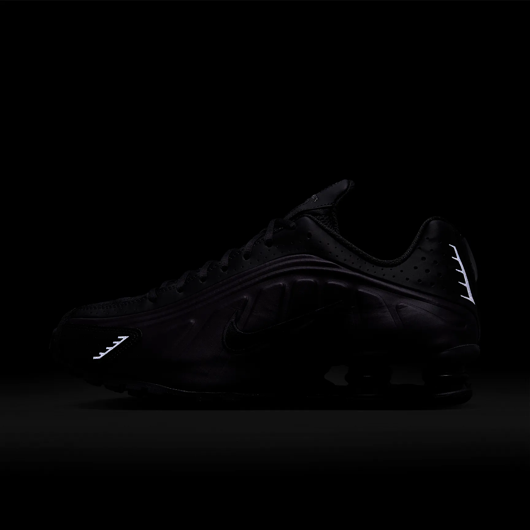 2D2C2E_Nike-Shox-R4_CAVE-PURPLE_HQ1988-500_img8