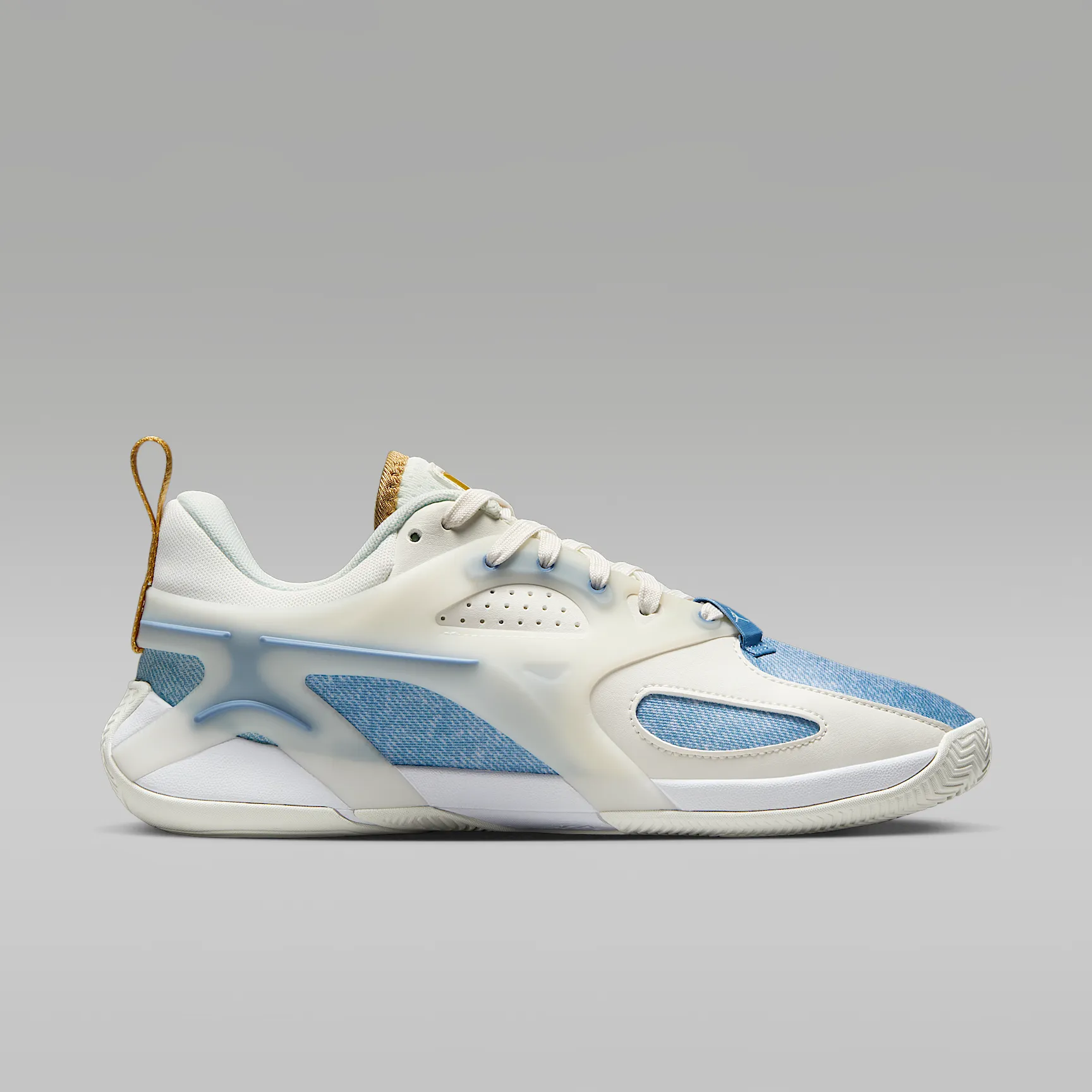 547B99_Jordan-Heir-Series-WMNS_DENIM-GOLD_FZ2471-104_img2