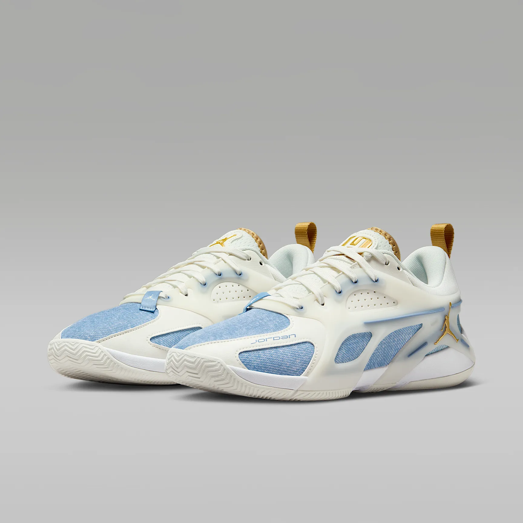 547B99_Jordan-Heir-Series-WMNS_DENIM-GOLD_FZ2471-104_img4