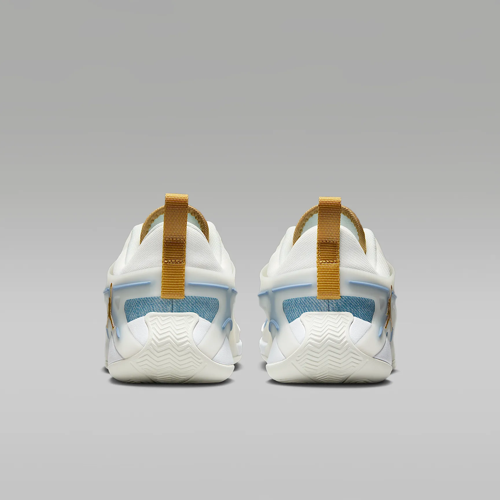 547B99_Jordan-Heir-Series-WMNS_DENIM-GOLD_FZ2471-104_img5