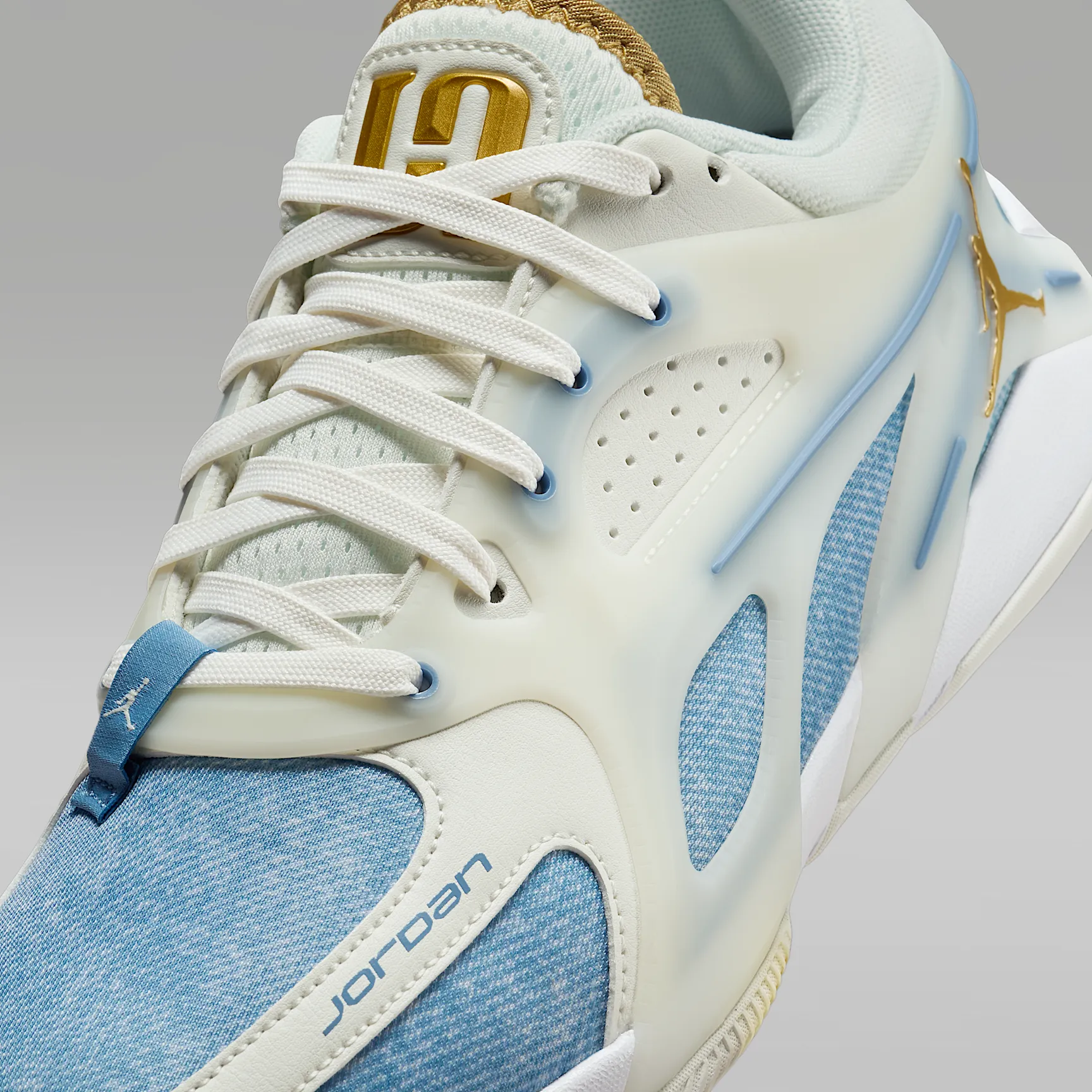 547B99_Jordan-Heir-Series-WMNS_DENIM-GOLD_FZ2471-104_img6