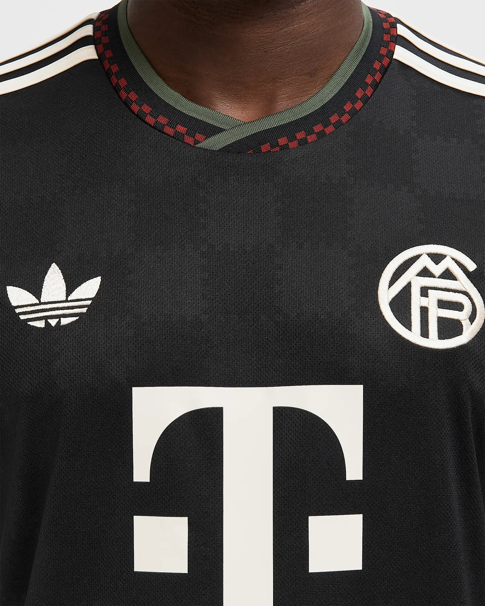 1F1F1F_BSTN-x-adidas-FC-Bayern-Munich-Third-Jersey-202526_BLACK_KE6801_img2