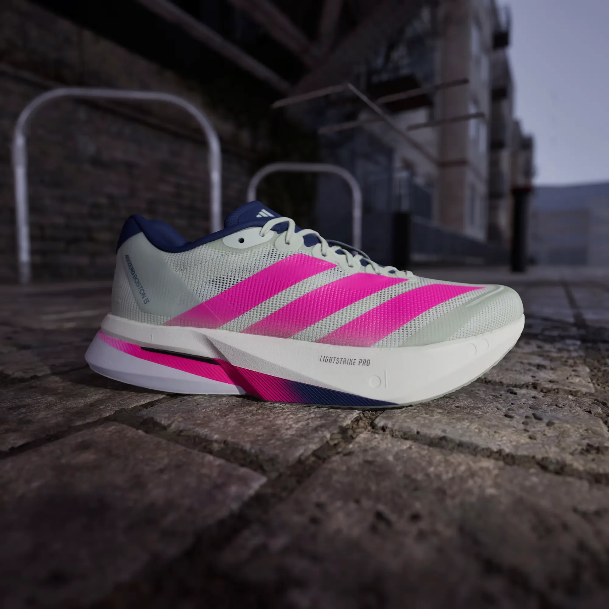 F985CC_adidas-Adizero-Boston-13_LINEN-GREEN-SHOCK-PINK_HQ4912_img1