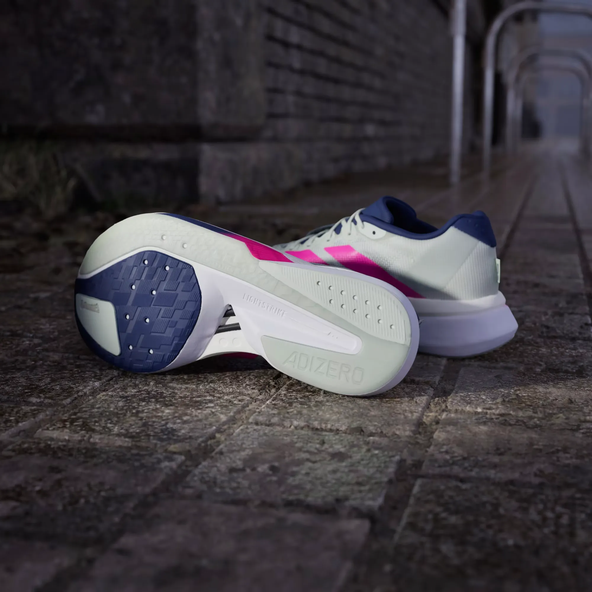 F985CC_adidas-Adizero-Boston-13_LINEN-GREEN-SHOCK-PINK_HQ4912_img2