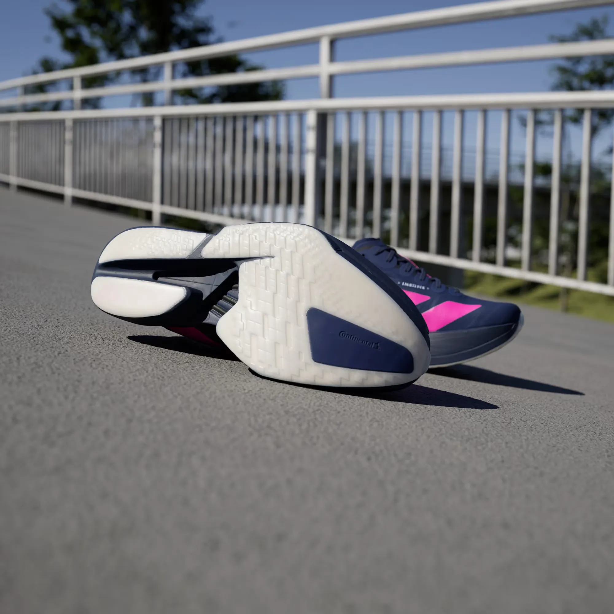 E72FA1_adidas-Adizero-Adios-Pro-4_DARK-BLUE-SHOCK-PINK_JR4946_img2