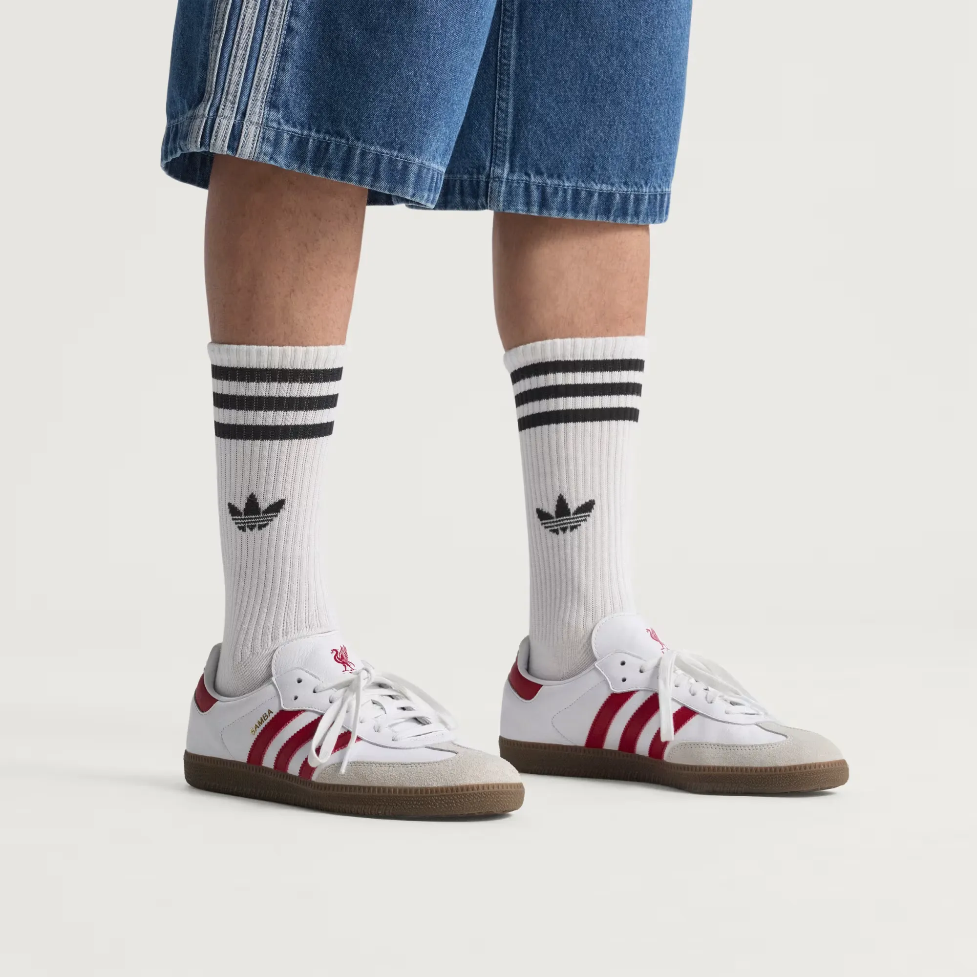 952837_adidas-Samba-Liverpool-FC_CLOUD-WHITE-STRAWBERRY-RED_JQ4041_img1